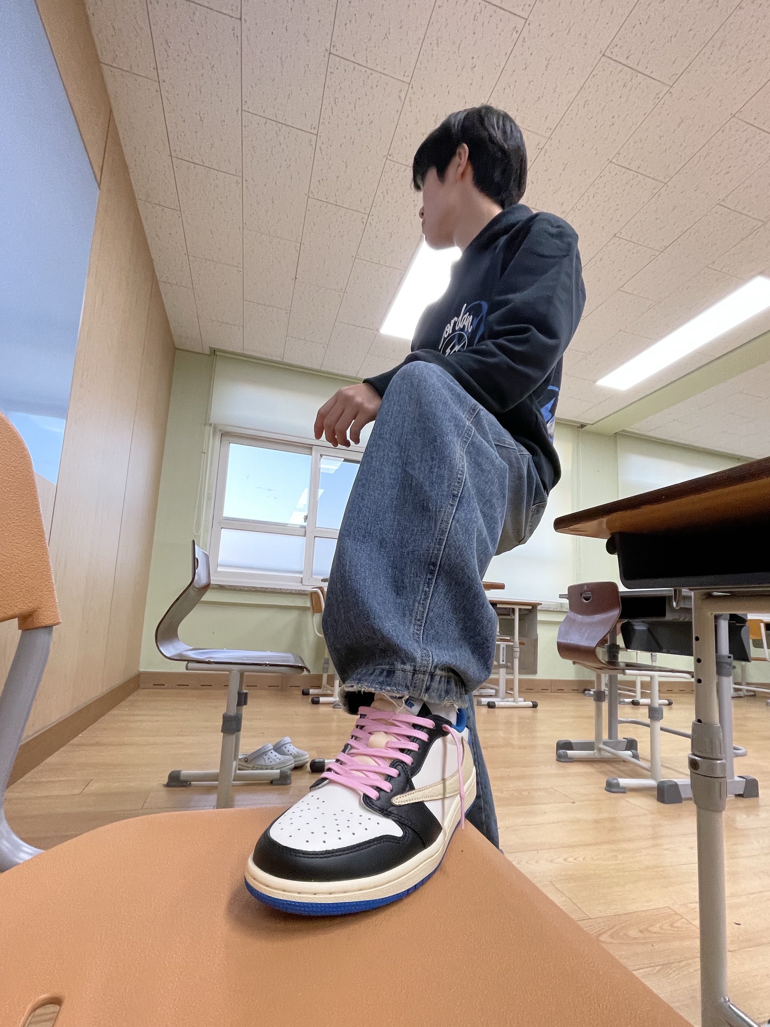 Jordan 1 x Travis Scott x Fragment Retro Low OG SP Military Blue, Jordan x Travis Scott x Fragment Hoodie Black (DJ0616-010) 착용 스타일 - 3