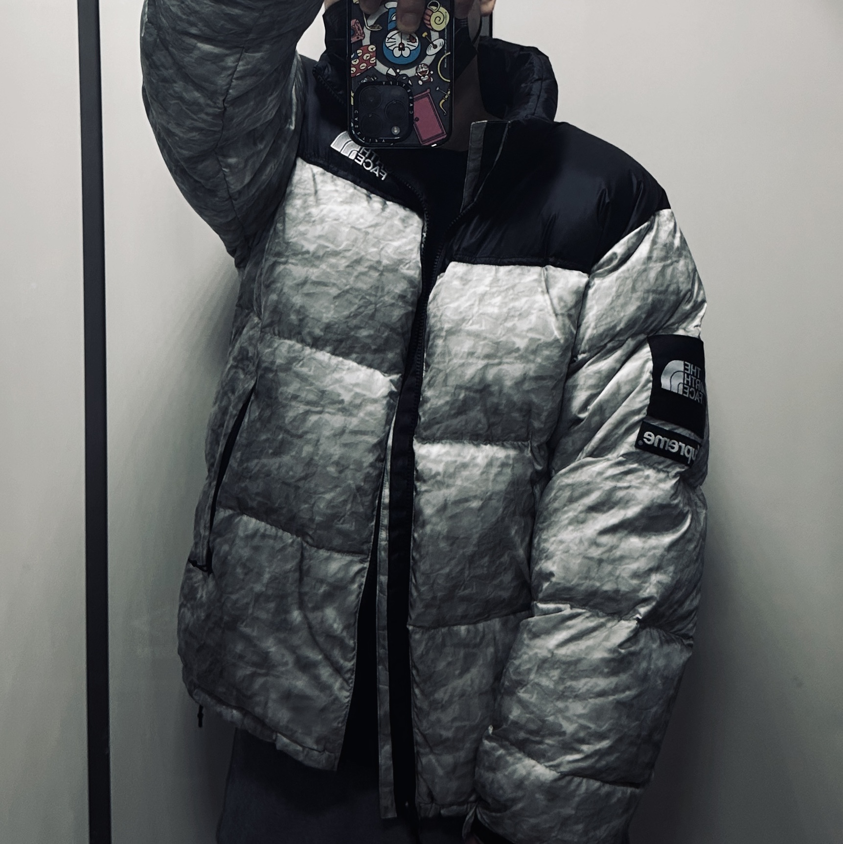 Supreme x The North Face Paper Print Nuptse Jacket - 19FW, Casetify x Doraemon iPhone Secret Gadgets Magsafe Impact Case Teal 착용 스타일 - 1