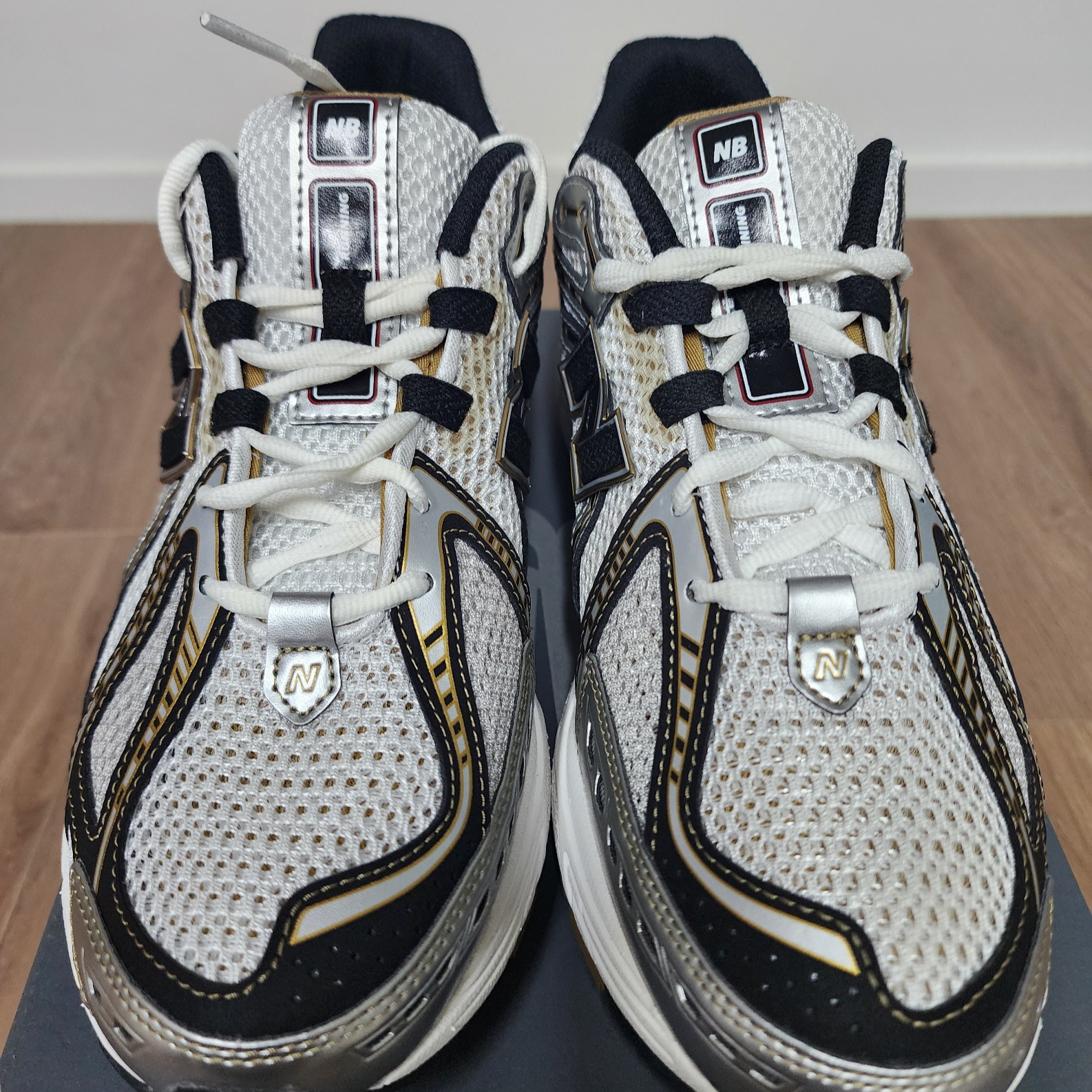 New Balance 1906R White Gold 착용 스타일 - 1