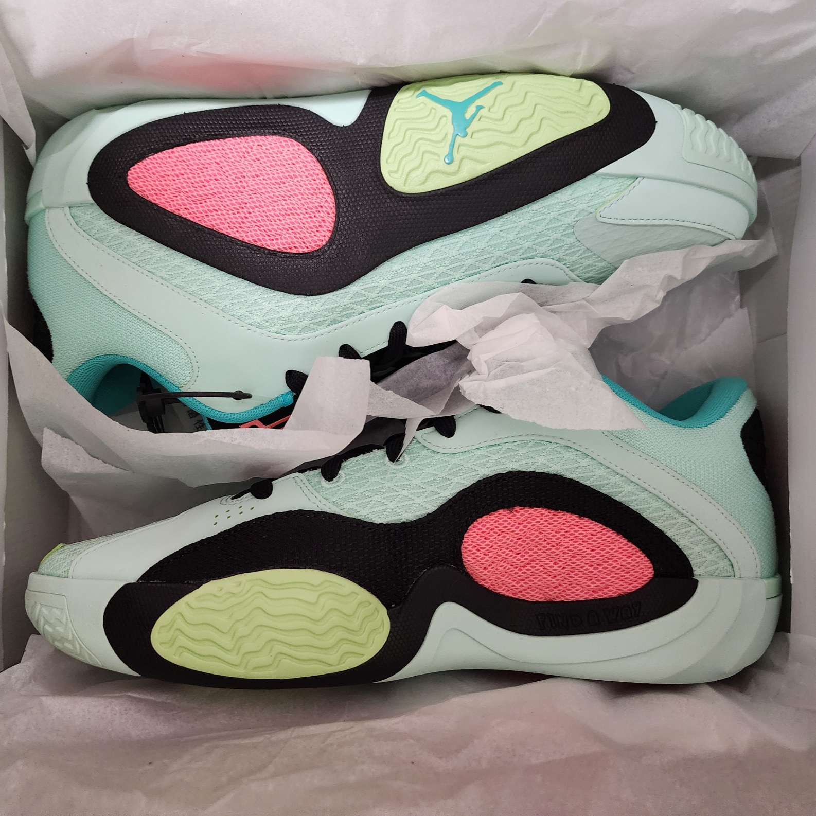 Jordan Tatum 2 PF Mint Foam Lava Glow Black 착용 스타일