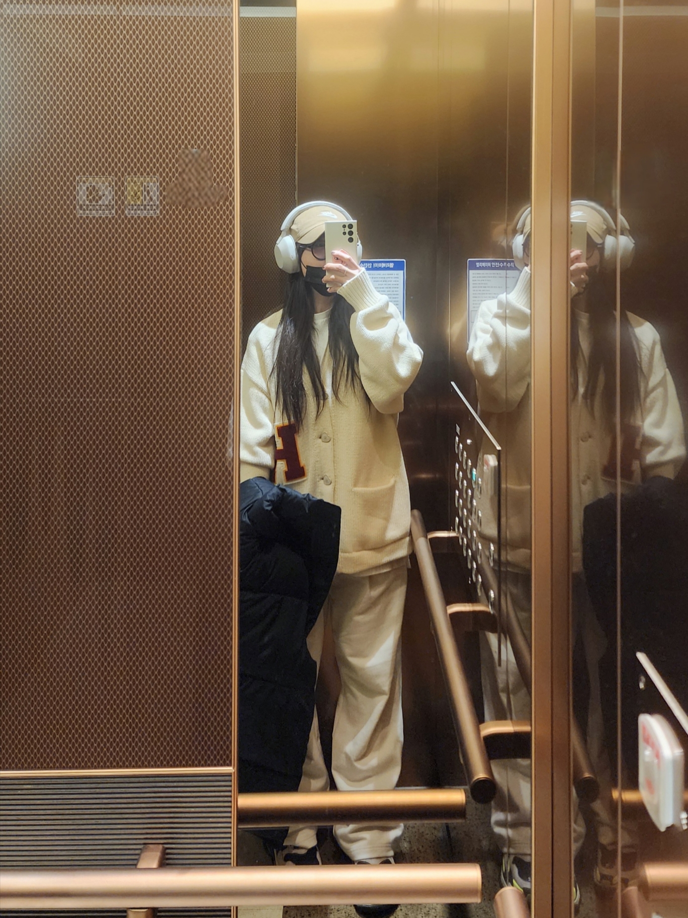 Human Made Low Gauge Knit Cardigan White, Nike Heritage 86 Futura Washed Cap Dark Driftwood 착용 스타일