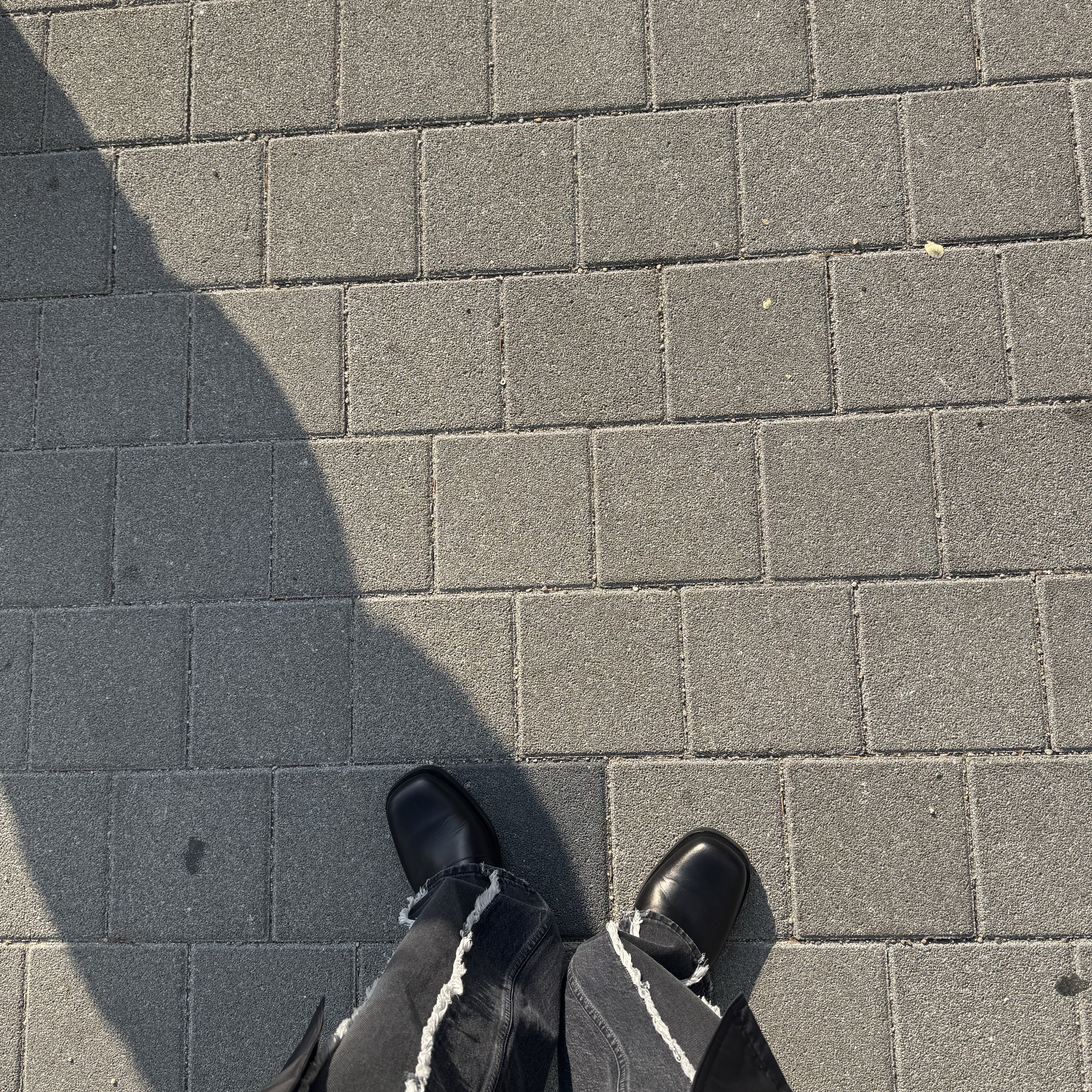 Our Legacy Third Cut Slash Denim Black, Our Legacy Camion Mule Black Leather 착용 스타일 - 2