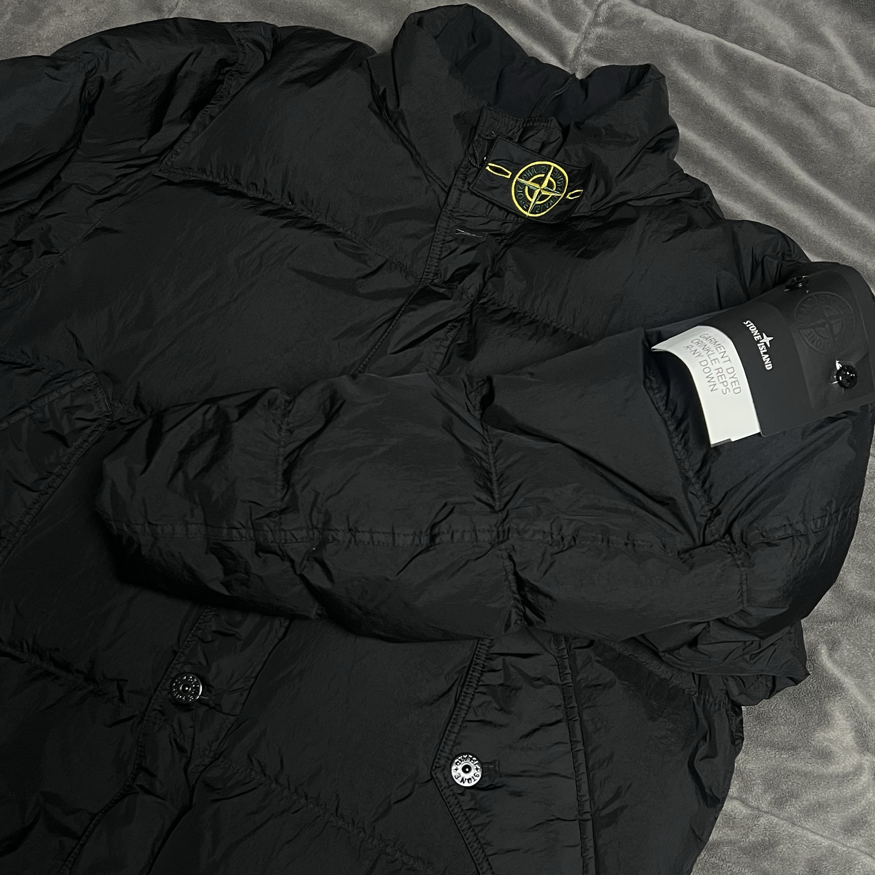 Stone Island 40123 Garment Dyed Crinkle Reps R-NY Down Jacket Black - 24FW 착용 스타일