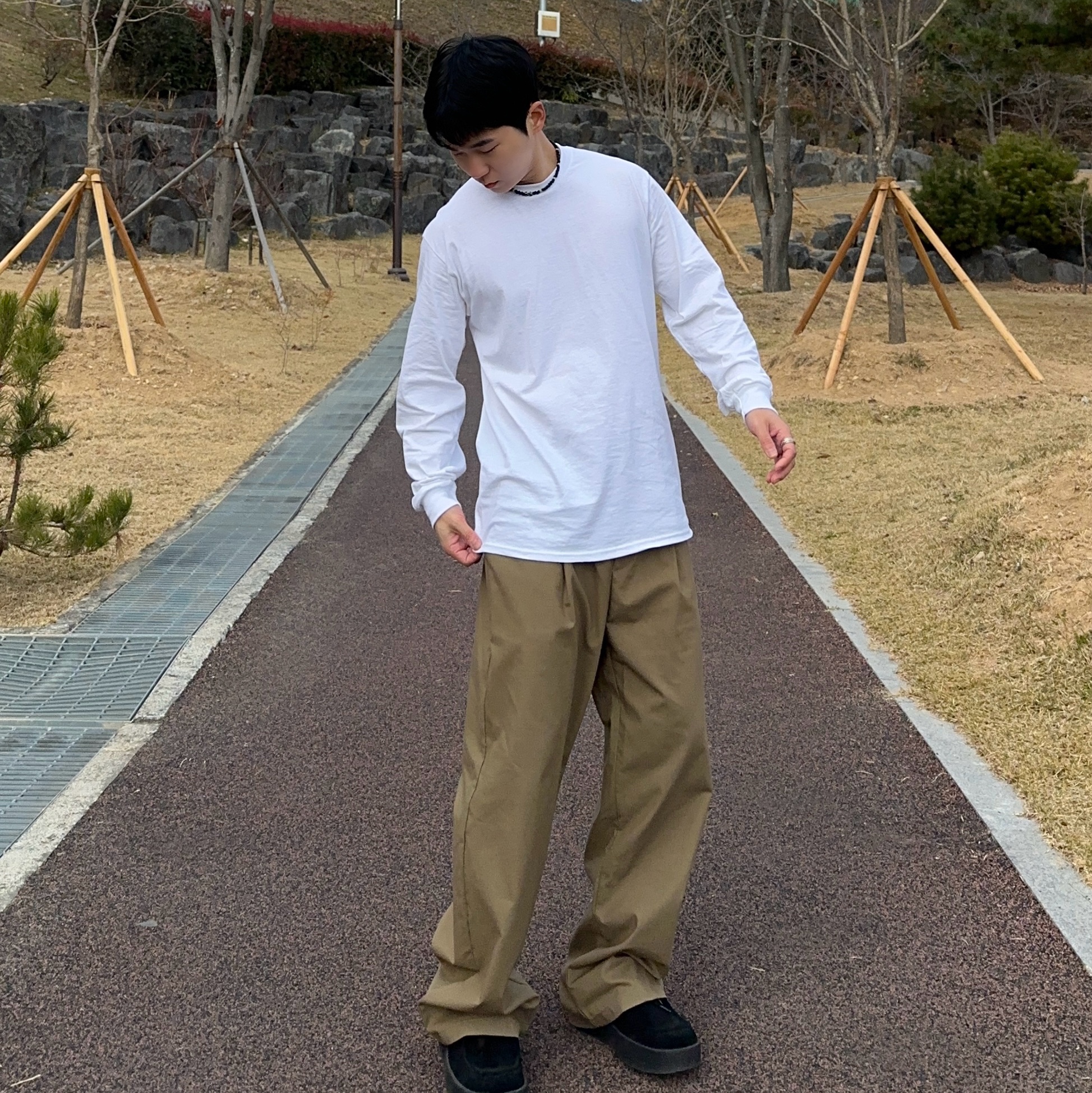 Gildan Heavy Ultra Cotton Long Sleeve T-Shirt White Black (2Pack) 착용 스타일 - 2