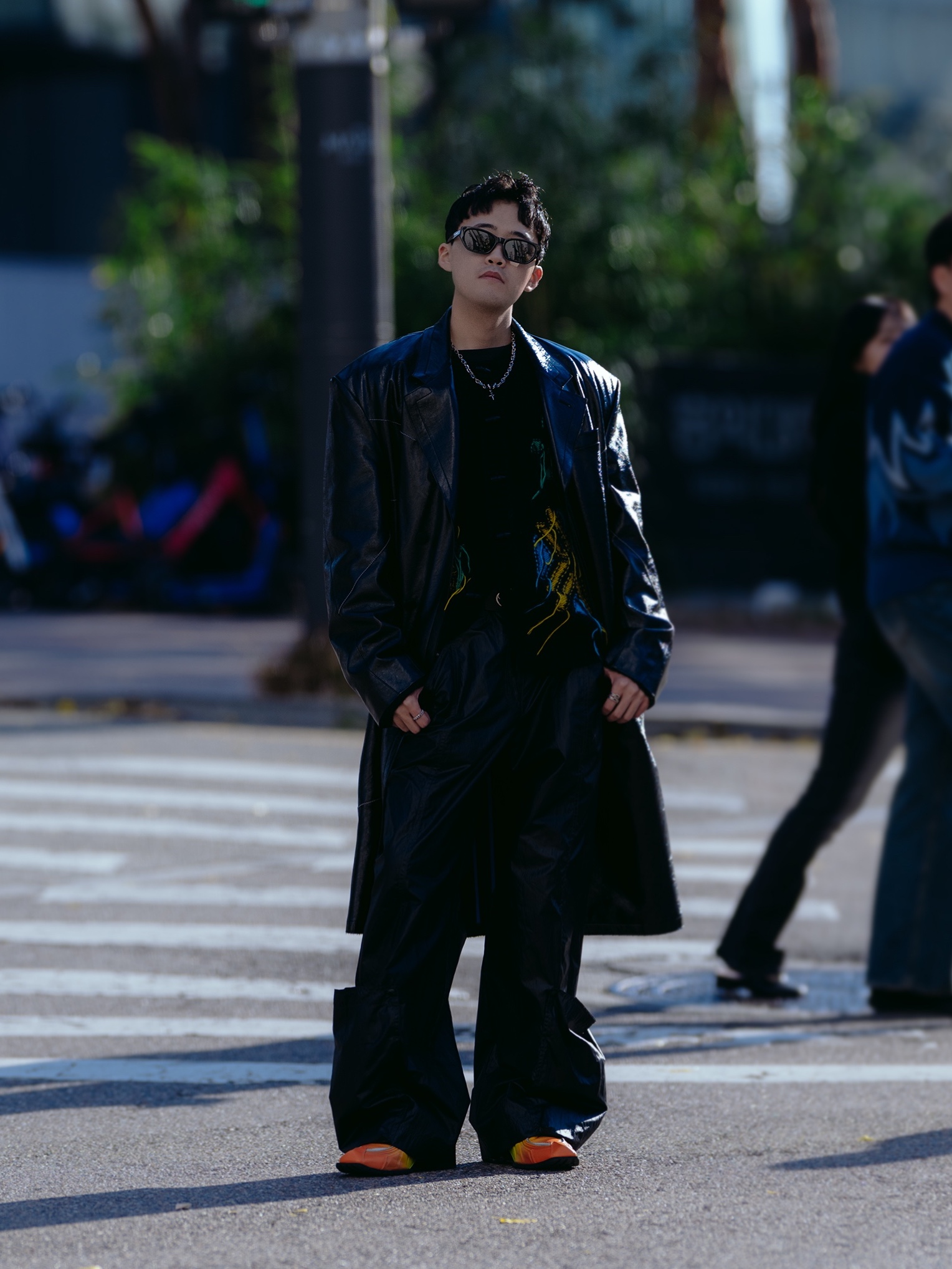 [KREAM 단독] ADSB Andersson Bell Macaron Intarsia Cardigan Black, (W) Matin Kim Loose Pocket Nylon Pants Black 착용 스타일 - 3