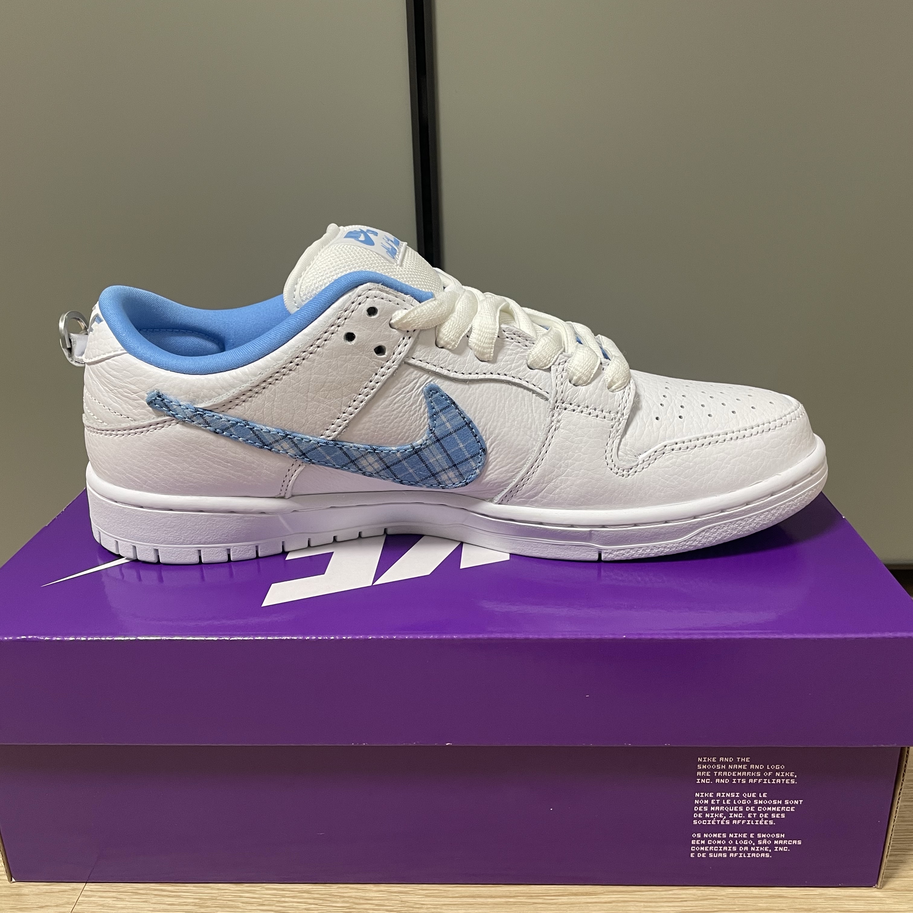 Nike x Nicole Hause SB Dunk Low Pro White and University Blue 착용 스타일 - 2