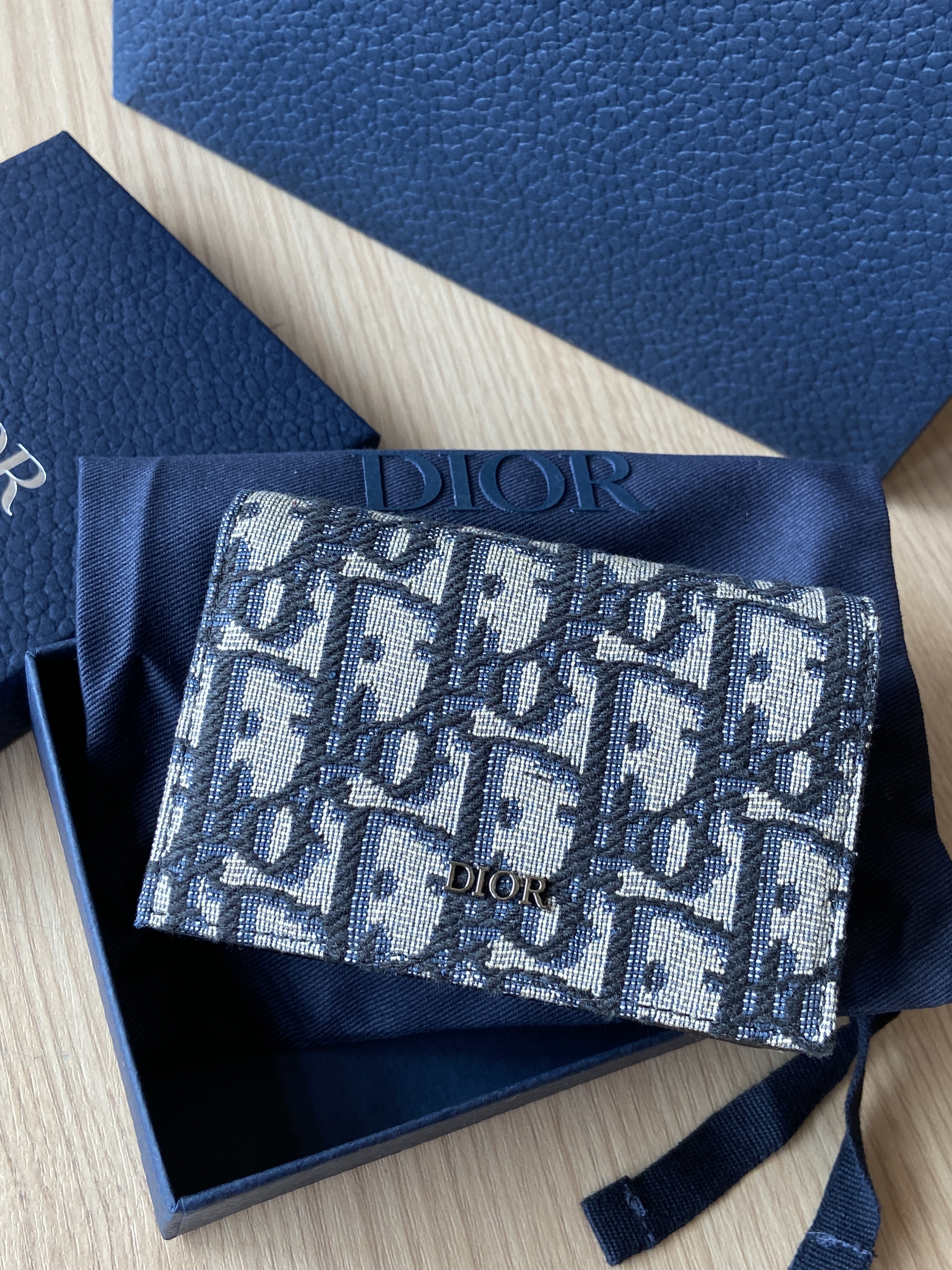 Dior Business Card Holder Beige & Black Dior Oblique Jacquard 착용 스타일 - 1