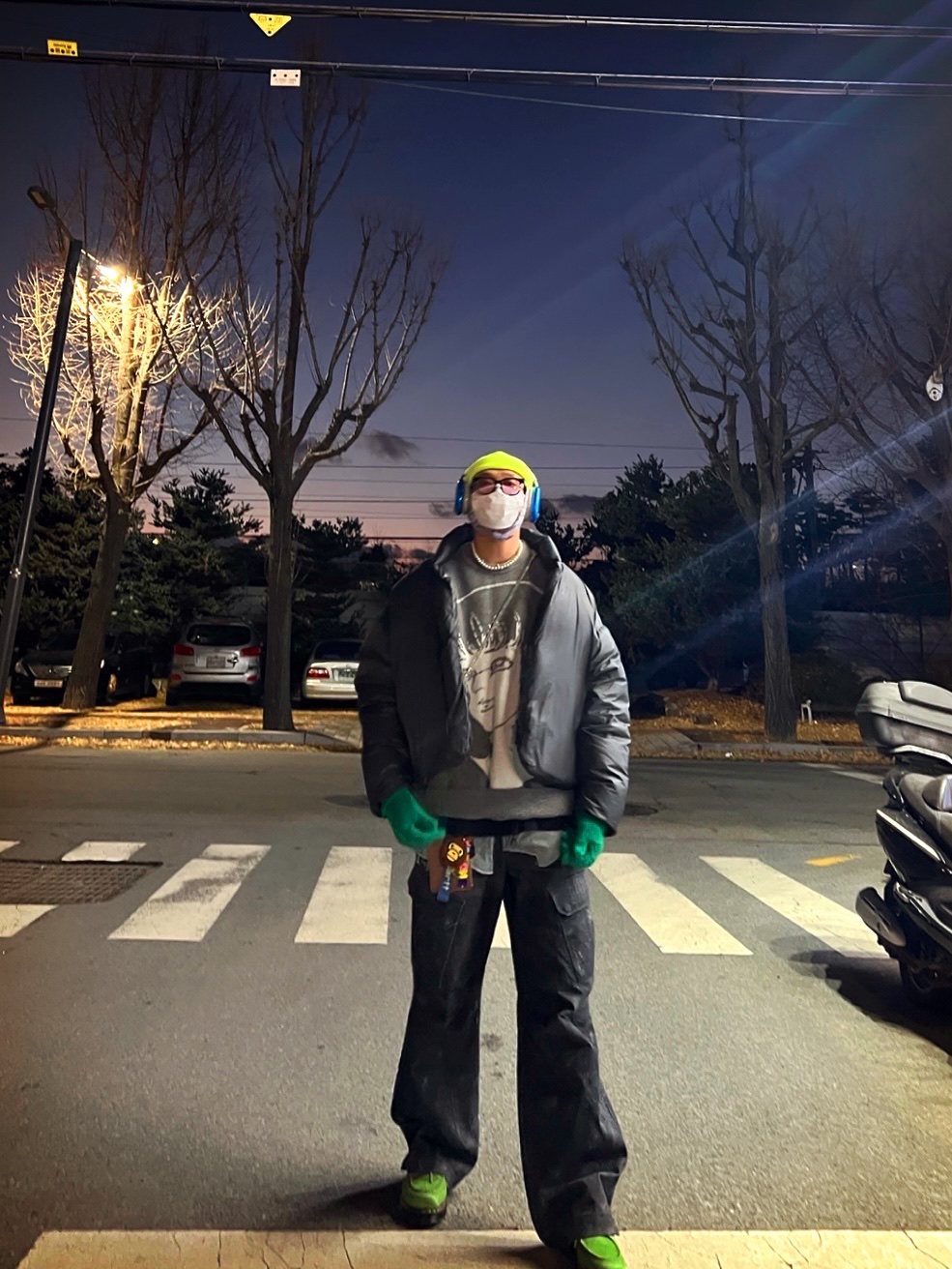 Dr. Martens x Awake NY Lowell Hair On Leather Moc Toe Shoes Green, Bensimon Finger Hole Gloves Green 착용 스타일 - 1