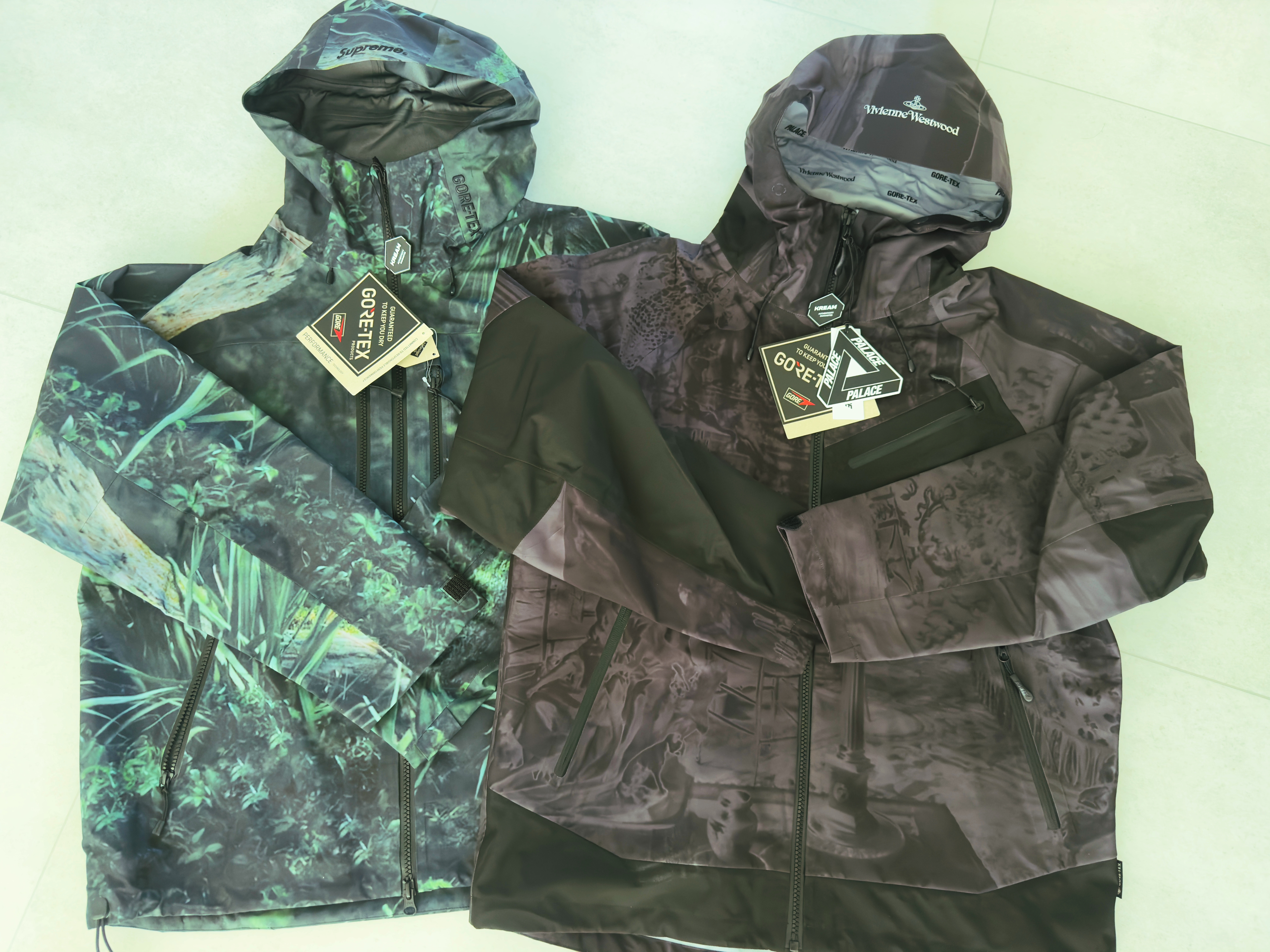 Palace x Vivienne Westwood Gore-Tex Jacket Mono Print - 24FW, Supreme Gore-Tex Taped Seam Shell Jacket Kermit The Frog - 24SS 착용 스타일