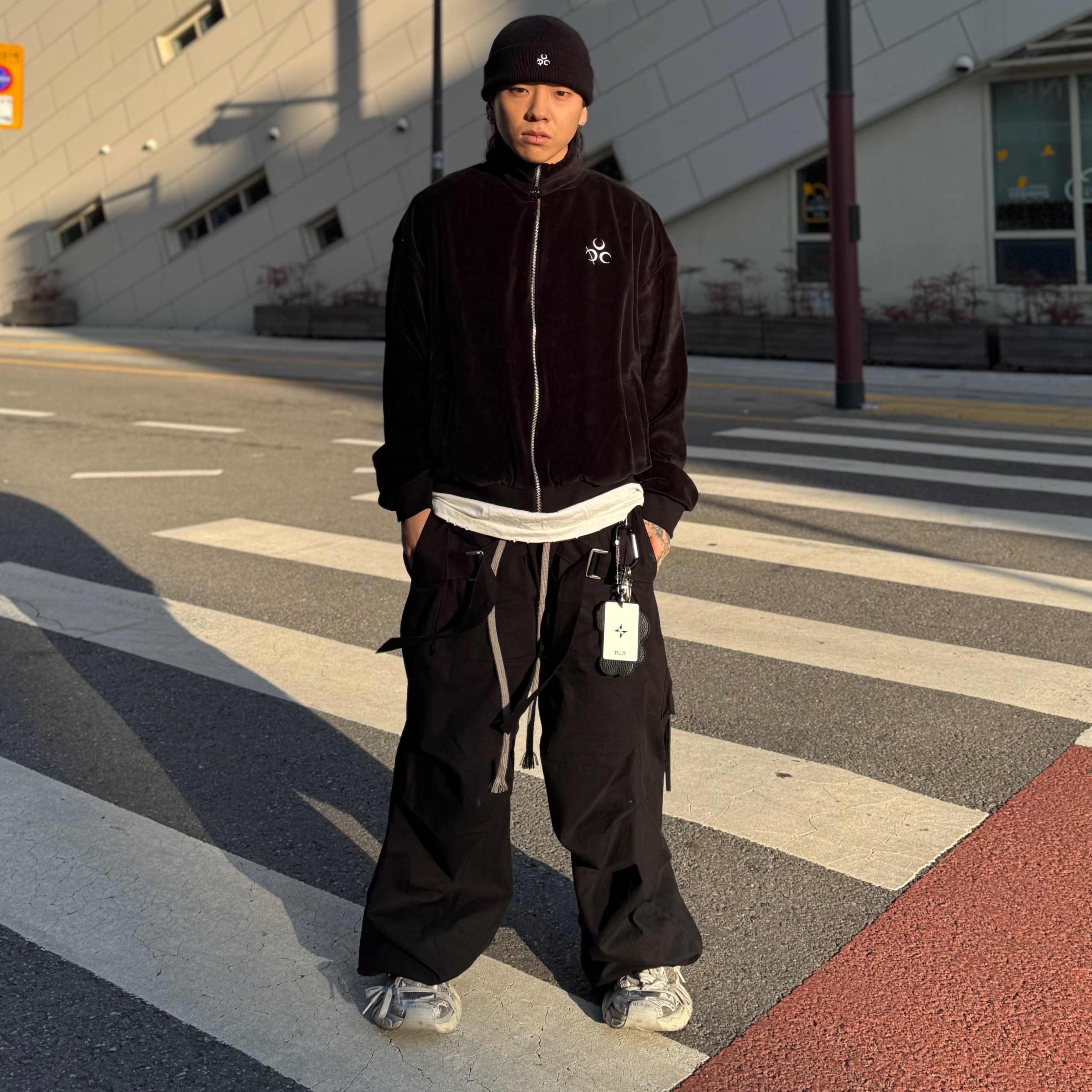 Wapworks Wide Safety Cargo Pants Black, Balenciaga 3XL Sneakers Light Beige 착용 스타일 - 2