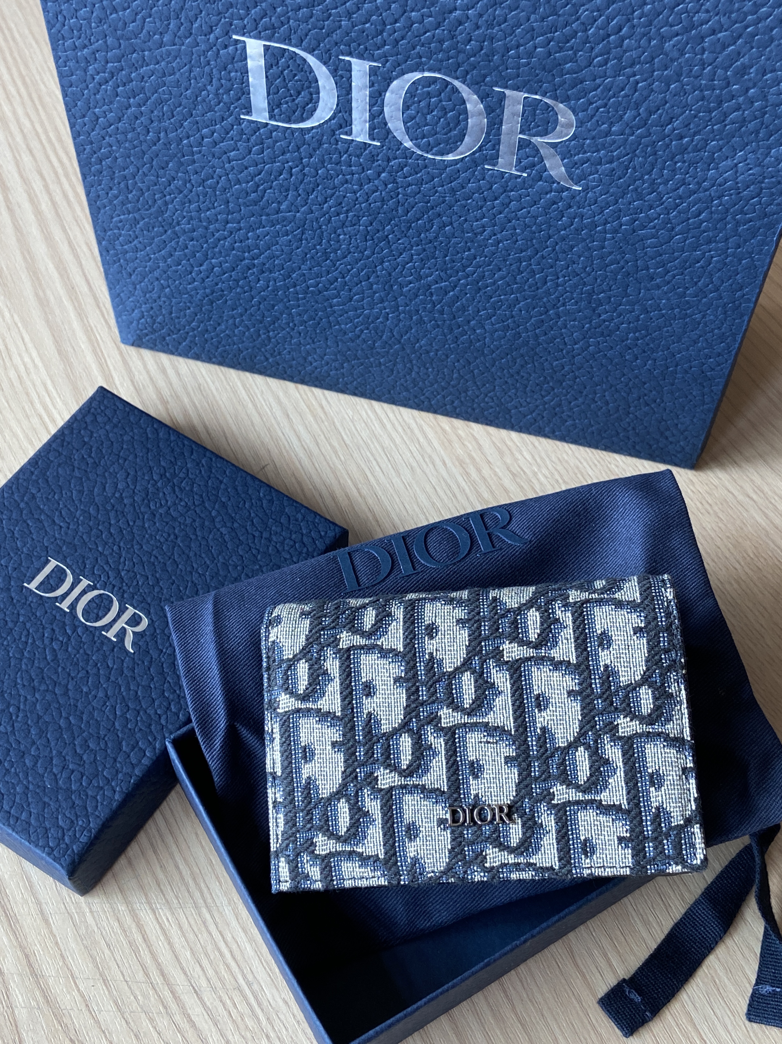 Dior Business Card Holder Beige & Black Dior Oblique Jacquard 착용 스타일 - 2