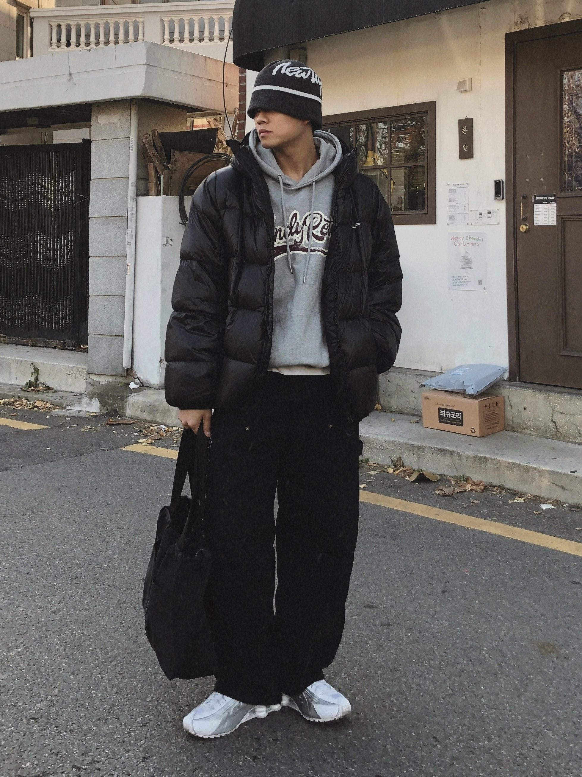 Thevinylhouse Hooded Duck Down Jacket Black, (W) Nike Shox R4 White Metallic Silver 착용 스타일 - 1