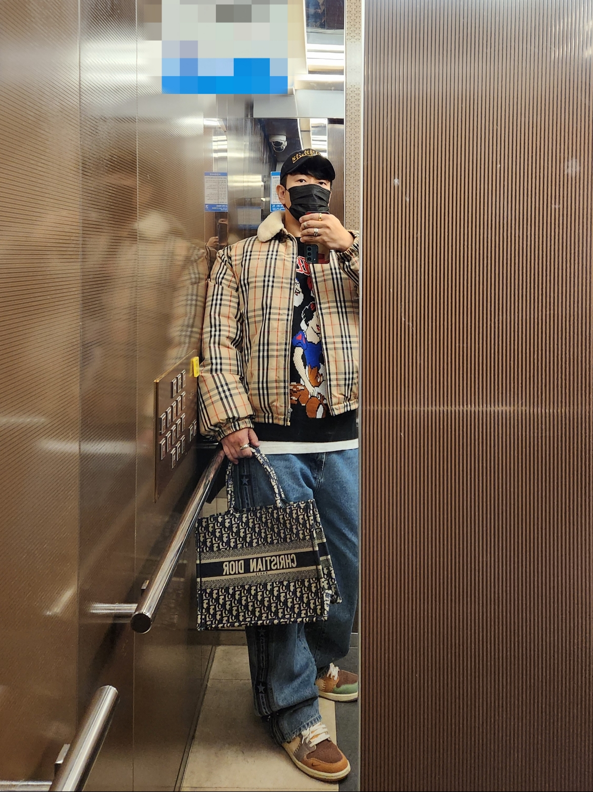 Supreme Difference 6-Panel Black - 24SS, Supreme x Burberry Shearling Collar Down Puffer Jacket Beige - 22SS 착용 스타일
