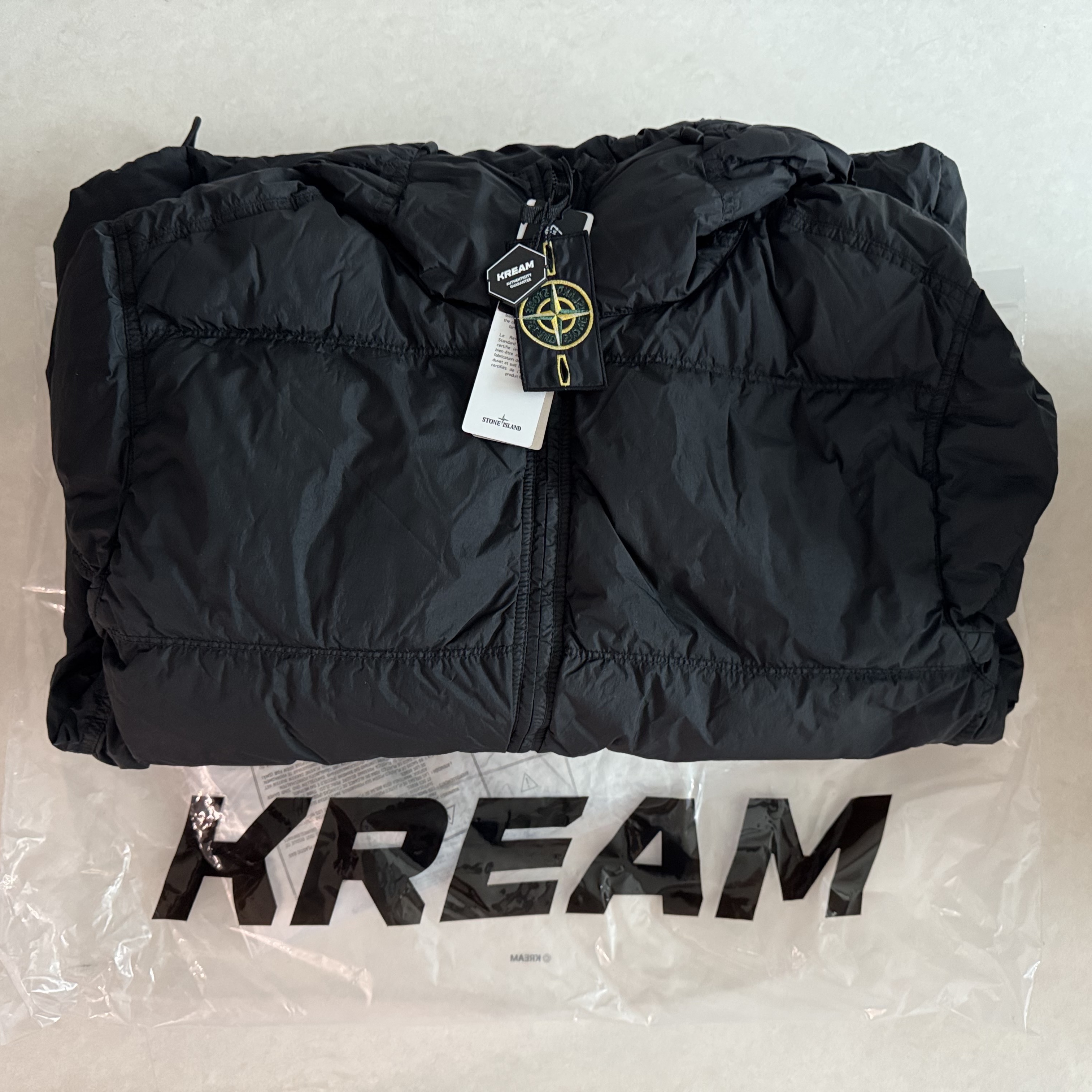Stone Island 40723 Crinkle Reps Hooded Down Jacket Black - 24FW 착용 스타일 - 2