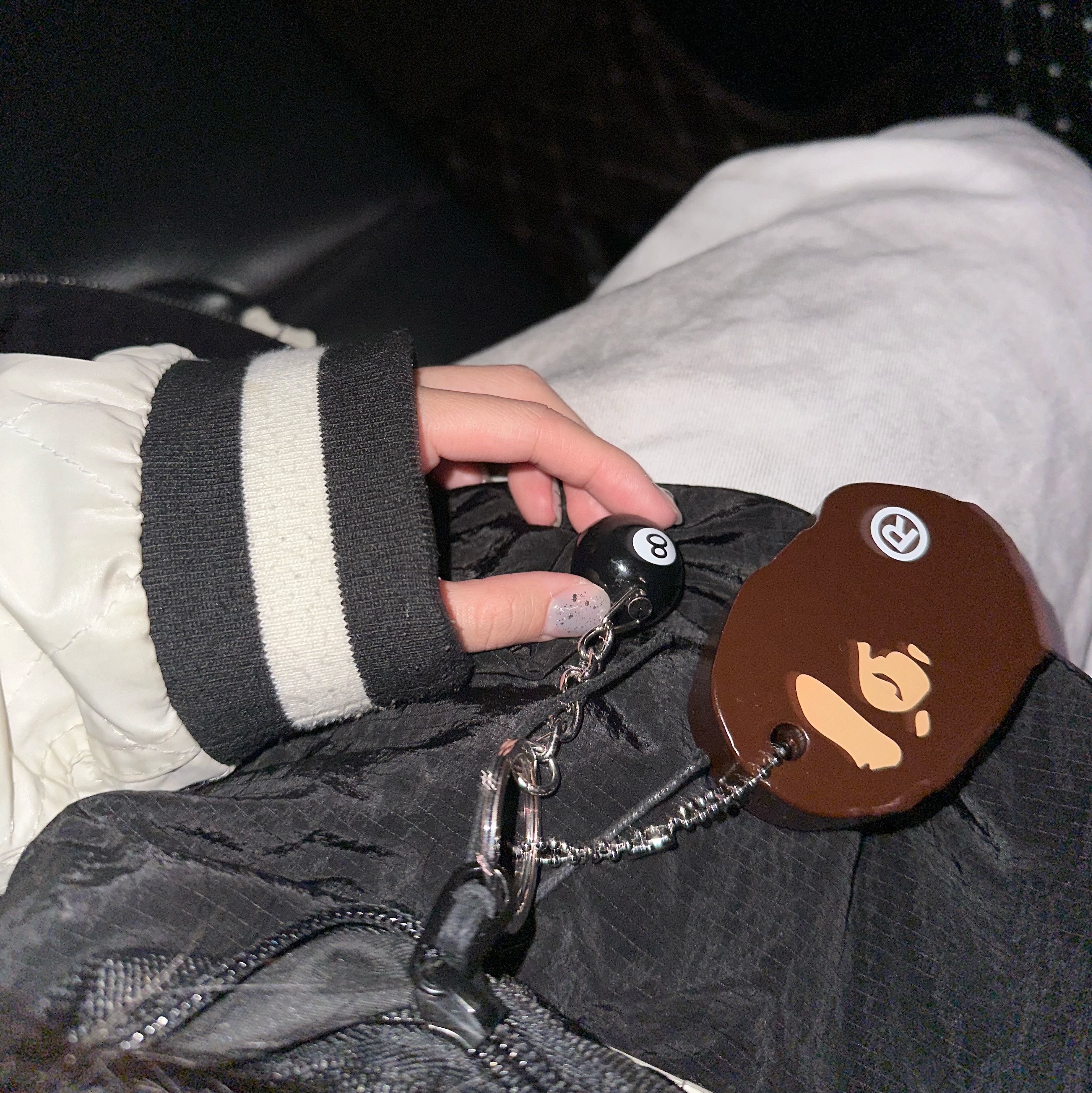 BAPE Ape Head Keychain (Vinyl Acetate), Stussy 8 Ball Keychain Black 착용 스타일 - 2