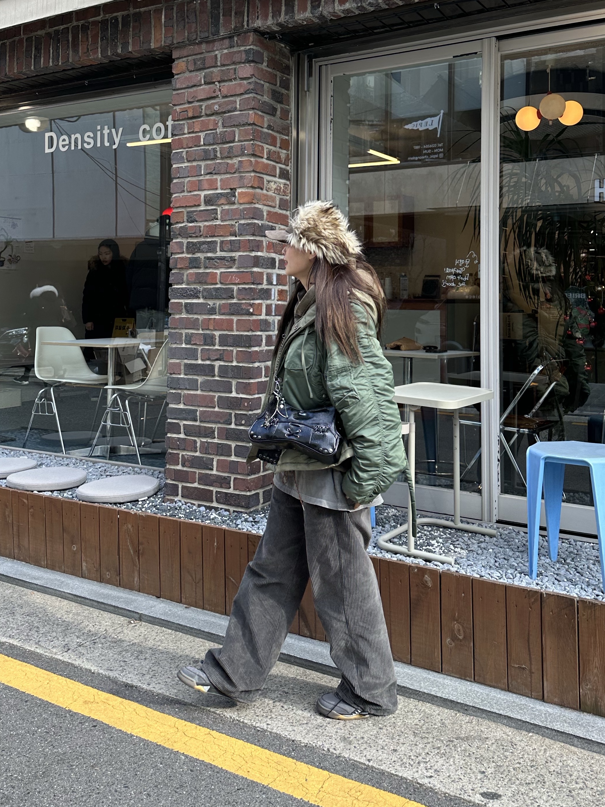 Open Yy Faux Fur Corduroy Earflap Cap Khaki, Jordan 5 x Off-White Retro SP Black Muslin 착용 스타일 - 4