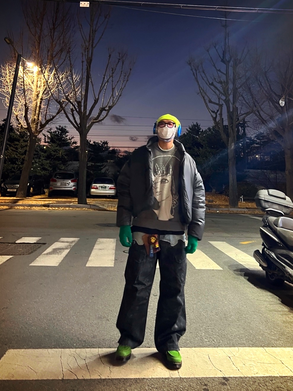 Dr. Martens x Awake NY Lowell Hair On Leather Moc Toe Shoes Green, Bensimon Finger Hole Gloves Green 착용 스타일 - 2