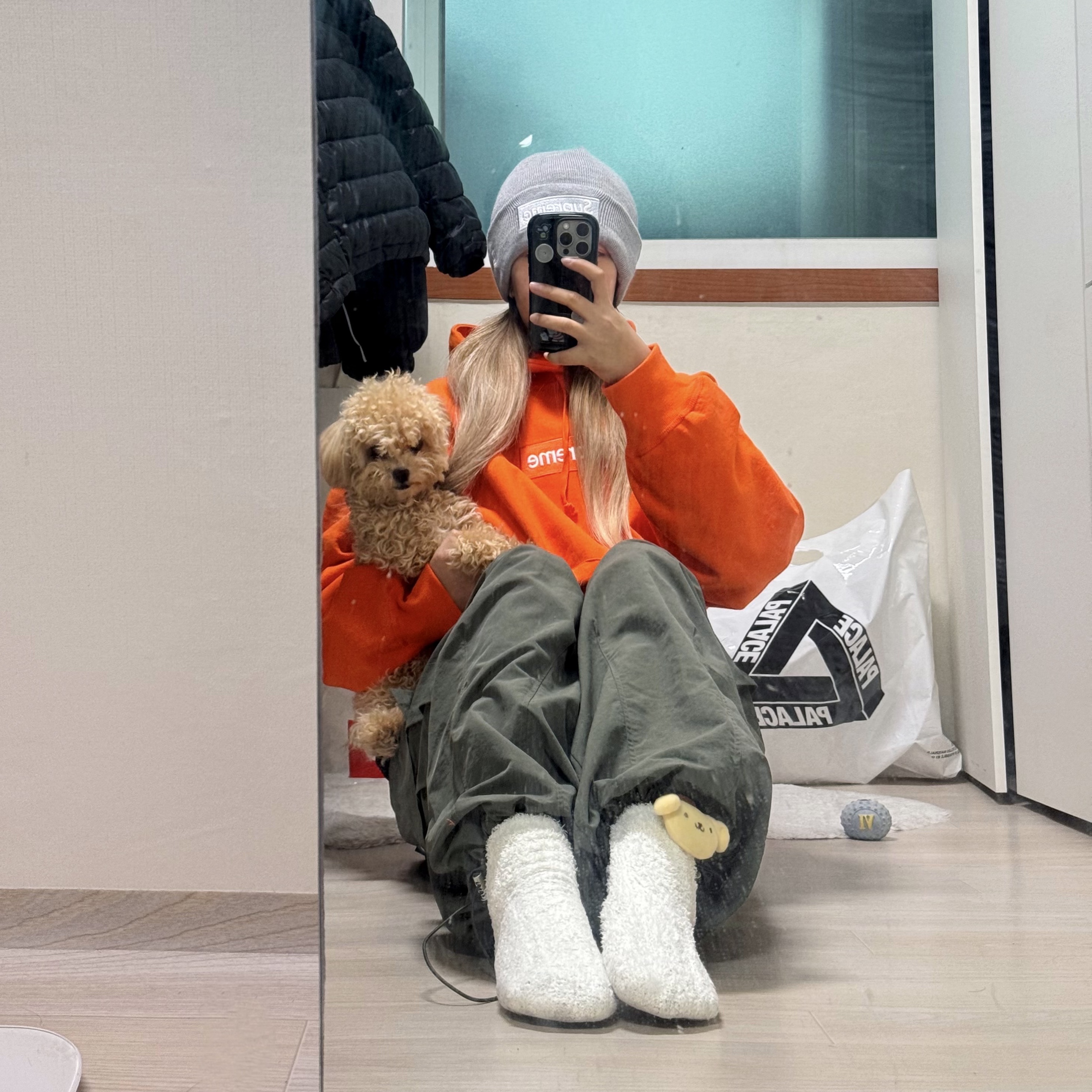 Supreme Box Logo Hooded Sweatshirt Dark Orange - 24FW, Supreme New Era Box Logo Beanie Heather Grey - 24FW 착용 스타일