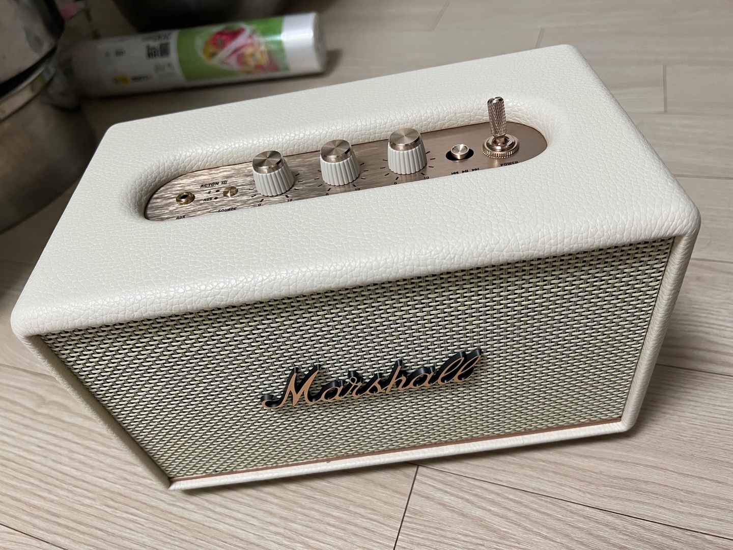 Marshall Acton III Bluetooth Cream (Korean Ver.) 착용 스타일