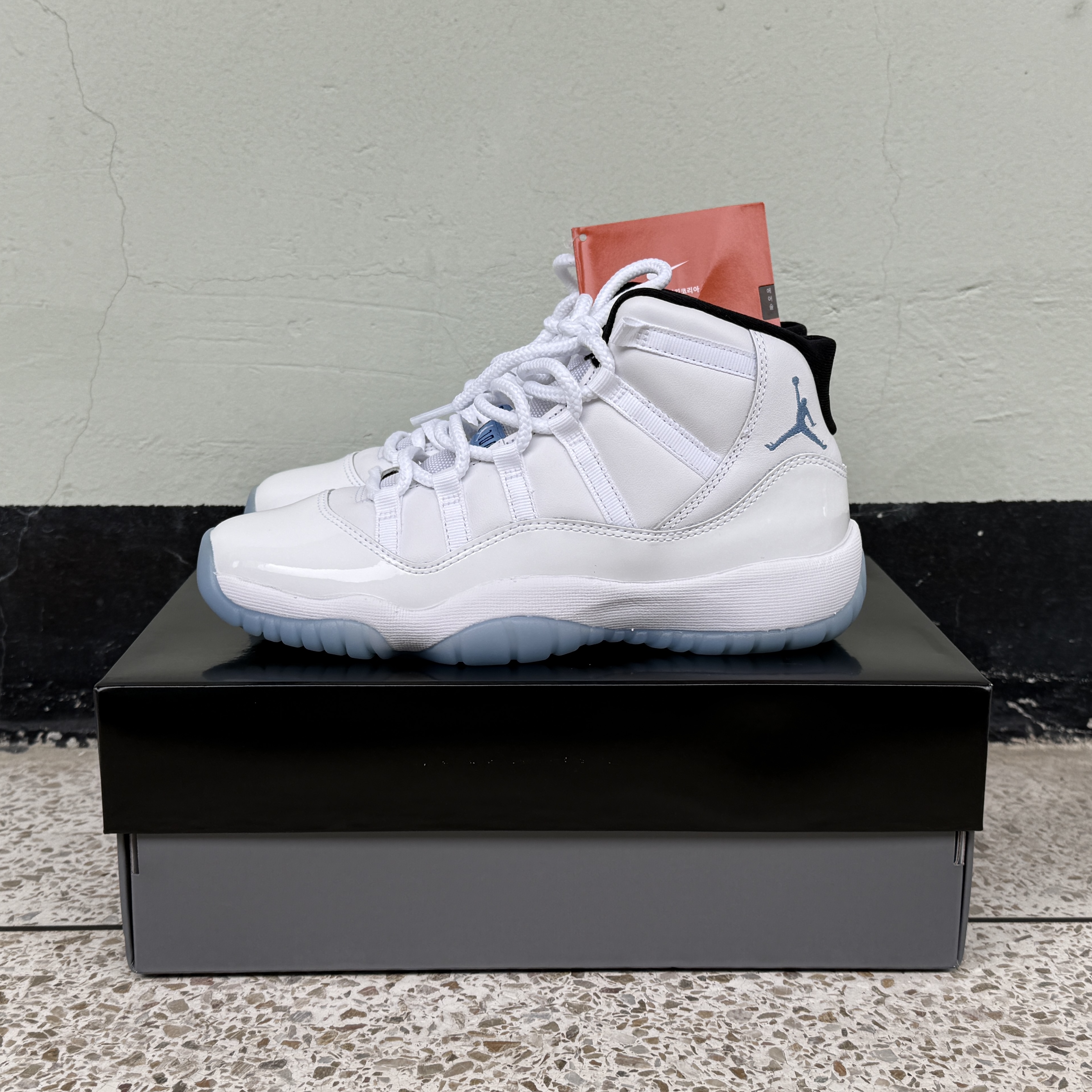 (GS) Jordan 11 Retro Legend Blue 2024 착용 스타일 - 2