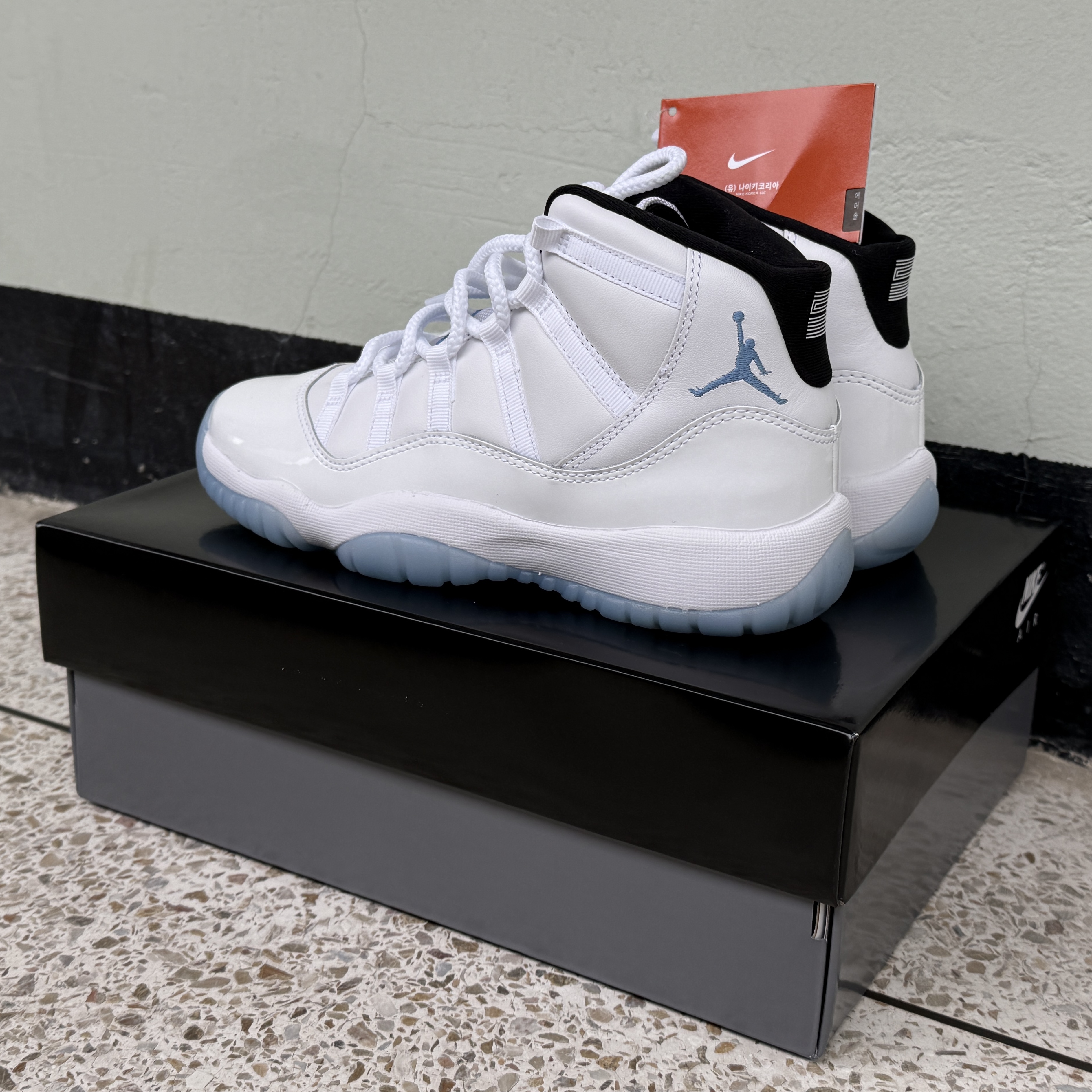 (GS) Jordan 11 Retro Legend Blue 2024 착용 스타일 - 3