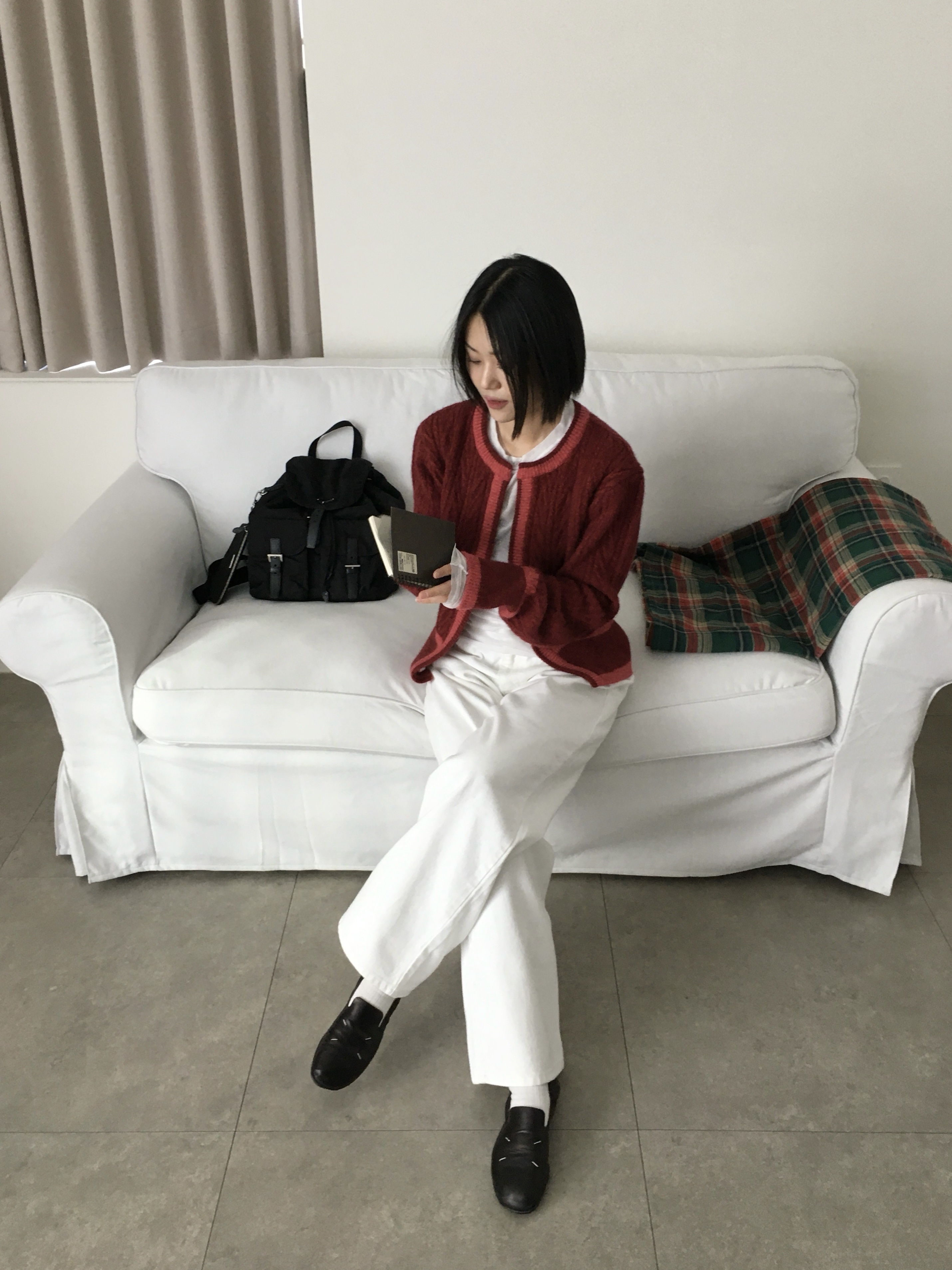 (W) Maison Margiela Kiki Slip-On Shoes Black, Prada Re-Nylon Medium Backpack Black 착용 스타일