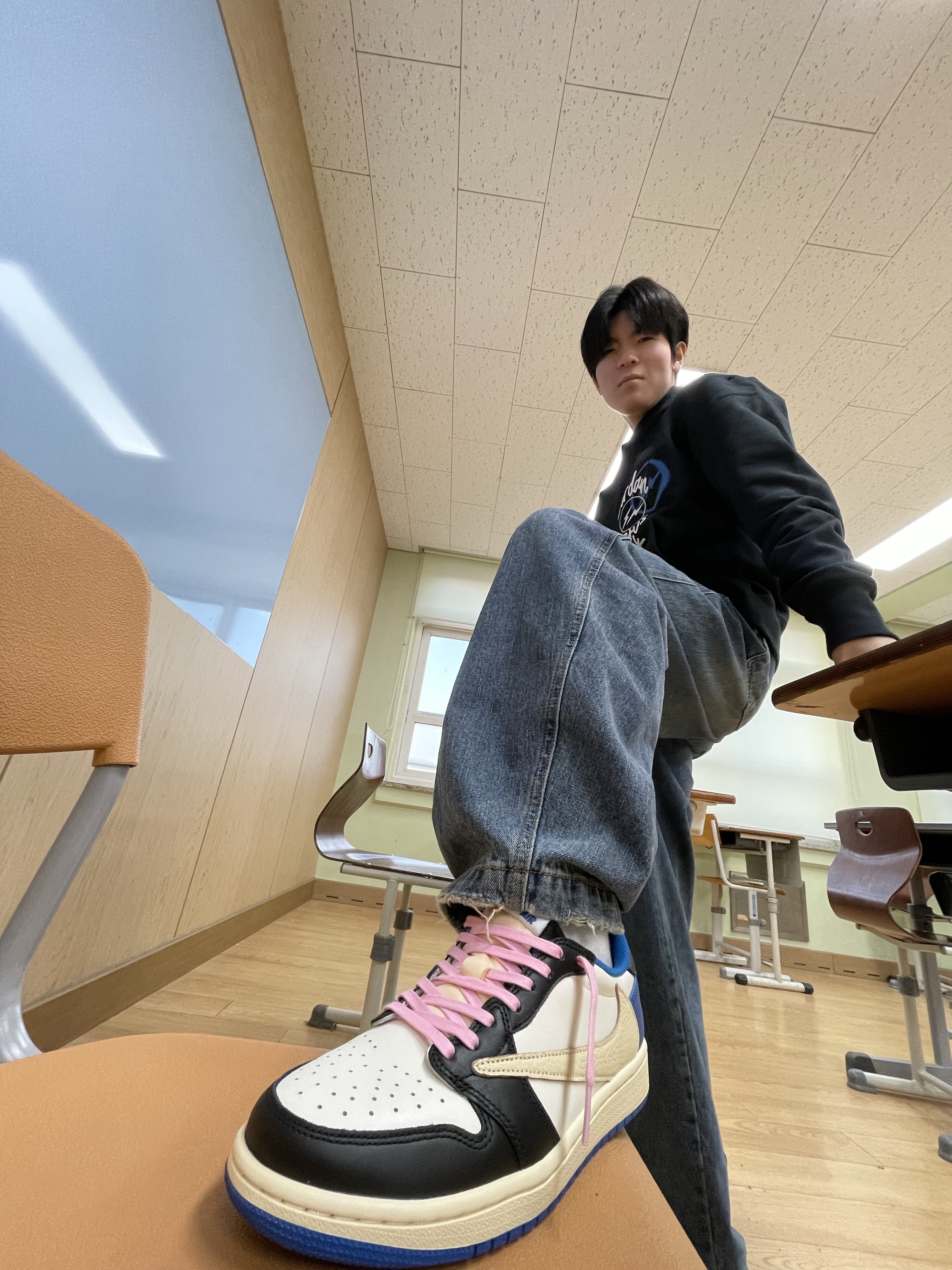 Jordan 1 x Travis Scott x Fragment Retro Low OG SP Military Blue, Jordan x Travis Scott x Fragment Hoodie Black (DJ0616-010) 착용 스타일 - 4