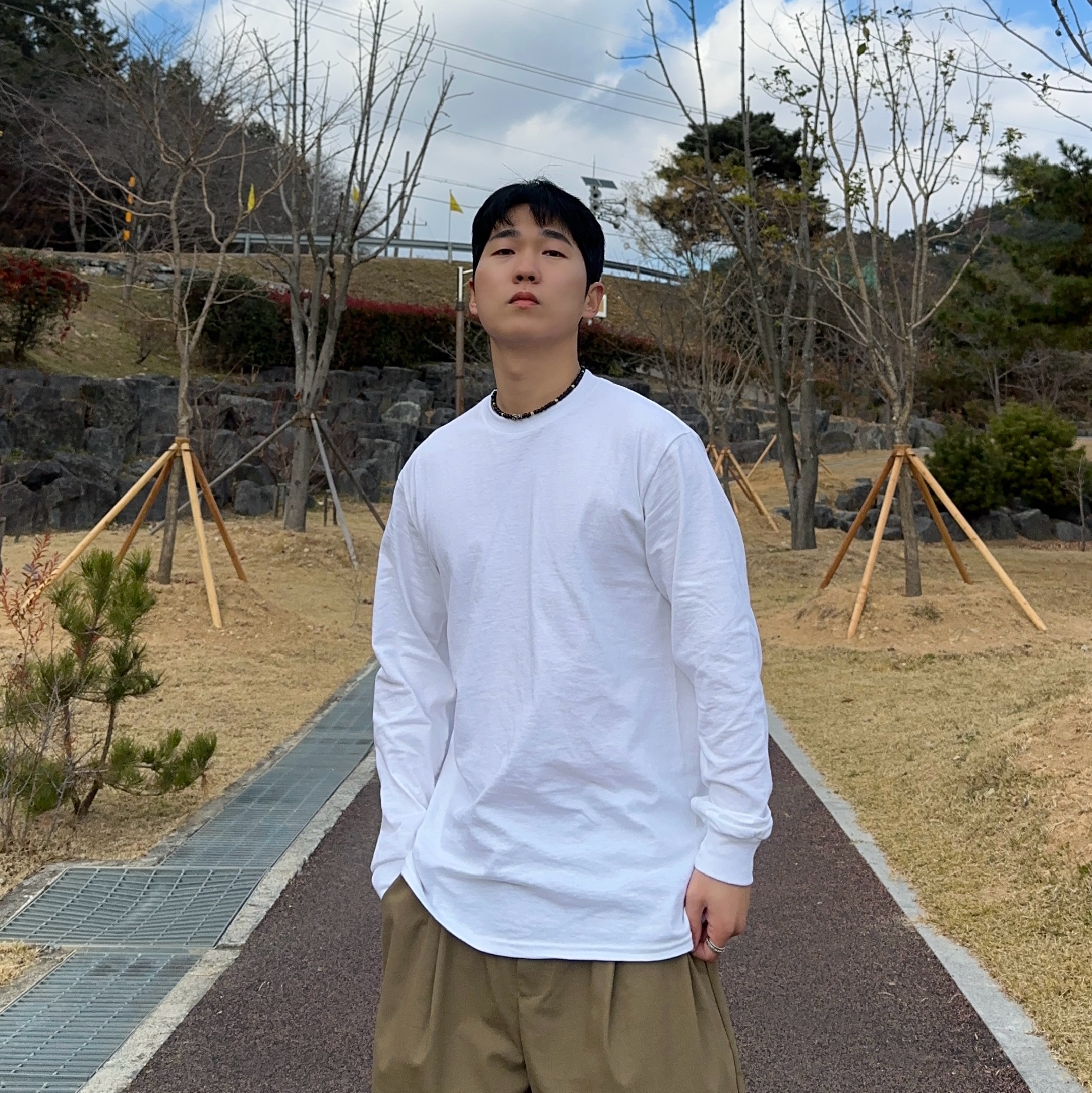 Gildan Heavy Ultra Cotton Long Sleeve T-Shirt White Black (2Pack) 착용 스타일 - 1