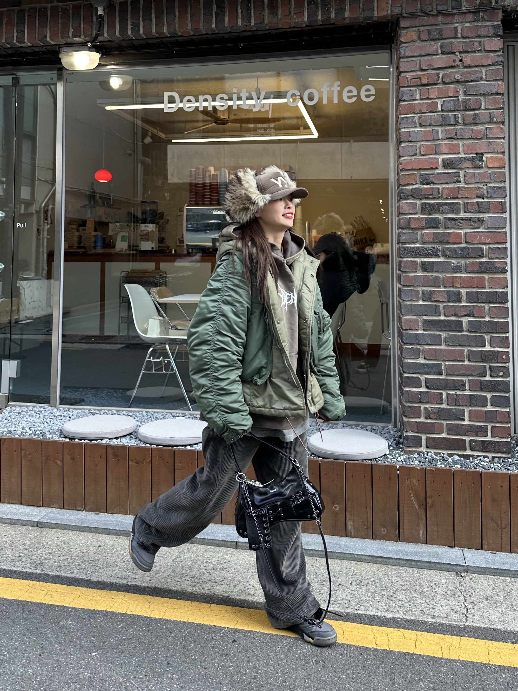 Open Yy Faux Fur Corduroy Earflap Cap Khaki, Jordan 5 x Off-White Retro SP Black Muslin 착용 스타일 - 2