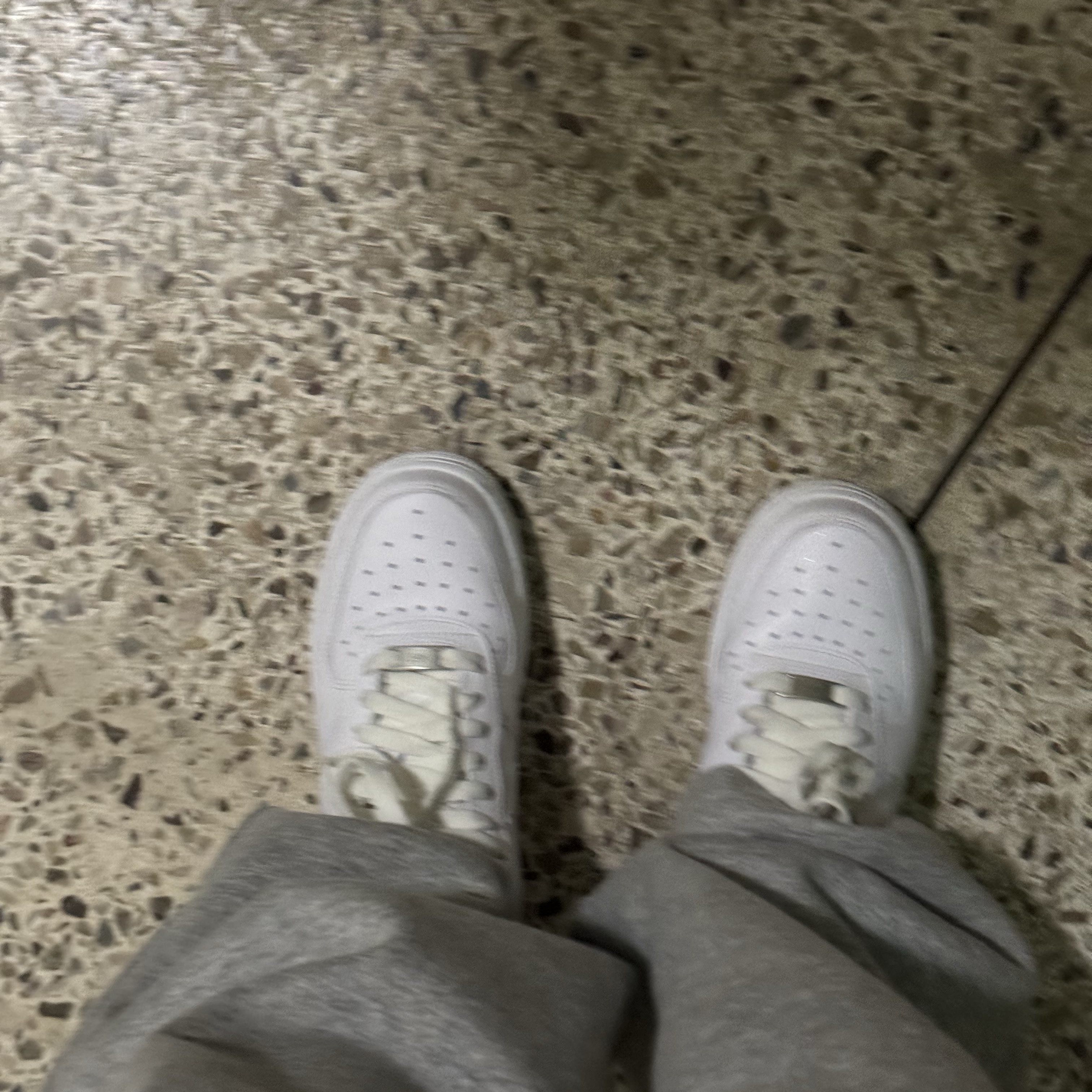 (W) Nike Air Force 1 '07 Low White 착용 스타일 - 2