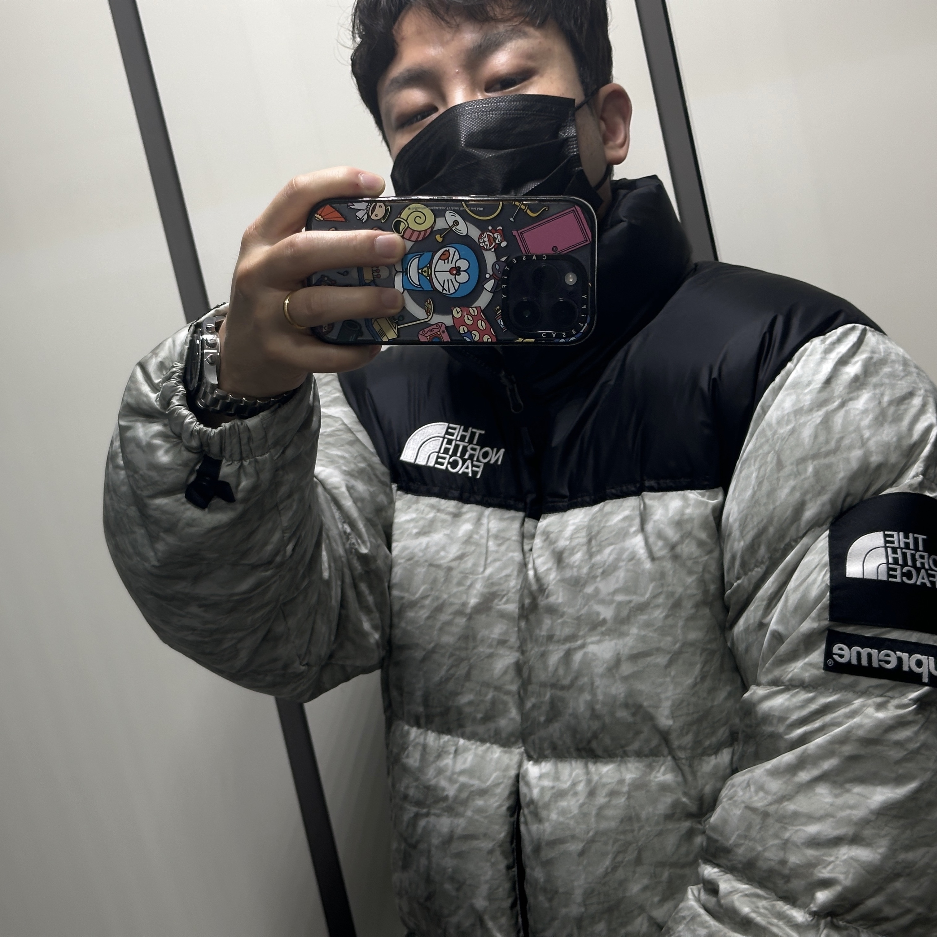 Supreme x The North Face Paper Print Nuptse Jacket - 19FW, Casetify x Doraemon iPhone Secret Gadgets Magsafe Impact Case Teal 착용 스타일 - 2