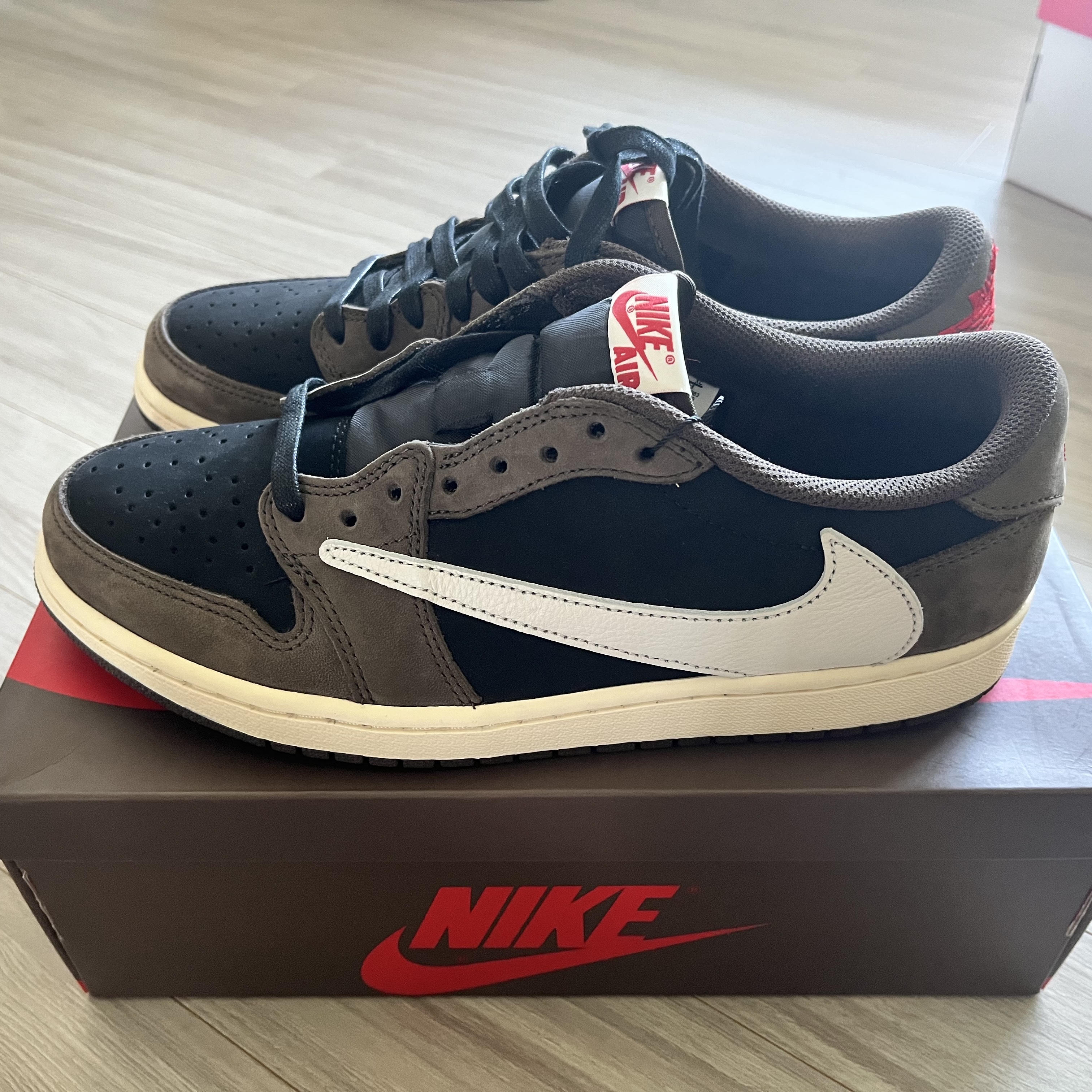 Jordan 1 x Travis Scott Retro Low OG SP Mocha 착용 스타일
