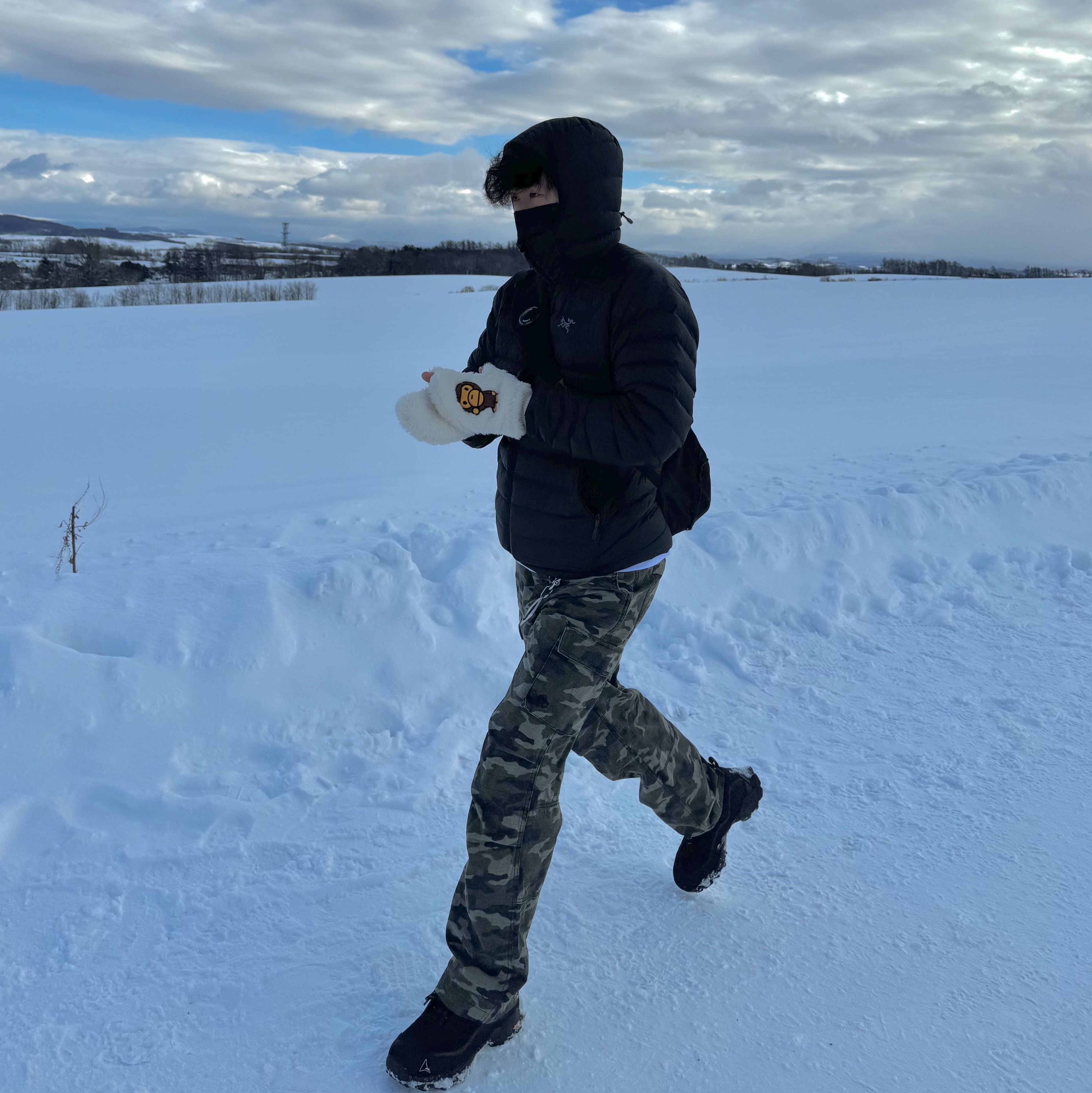Arc'teryx Cerium Hoody Black, C.P. Company Nylon B Crossbody Rucksack Black - 24FW 착용 스타일 - 3