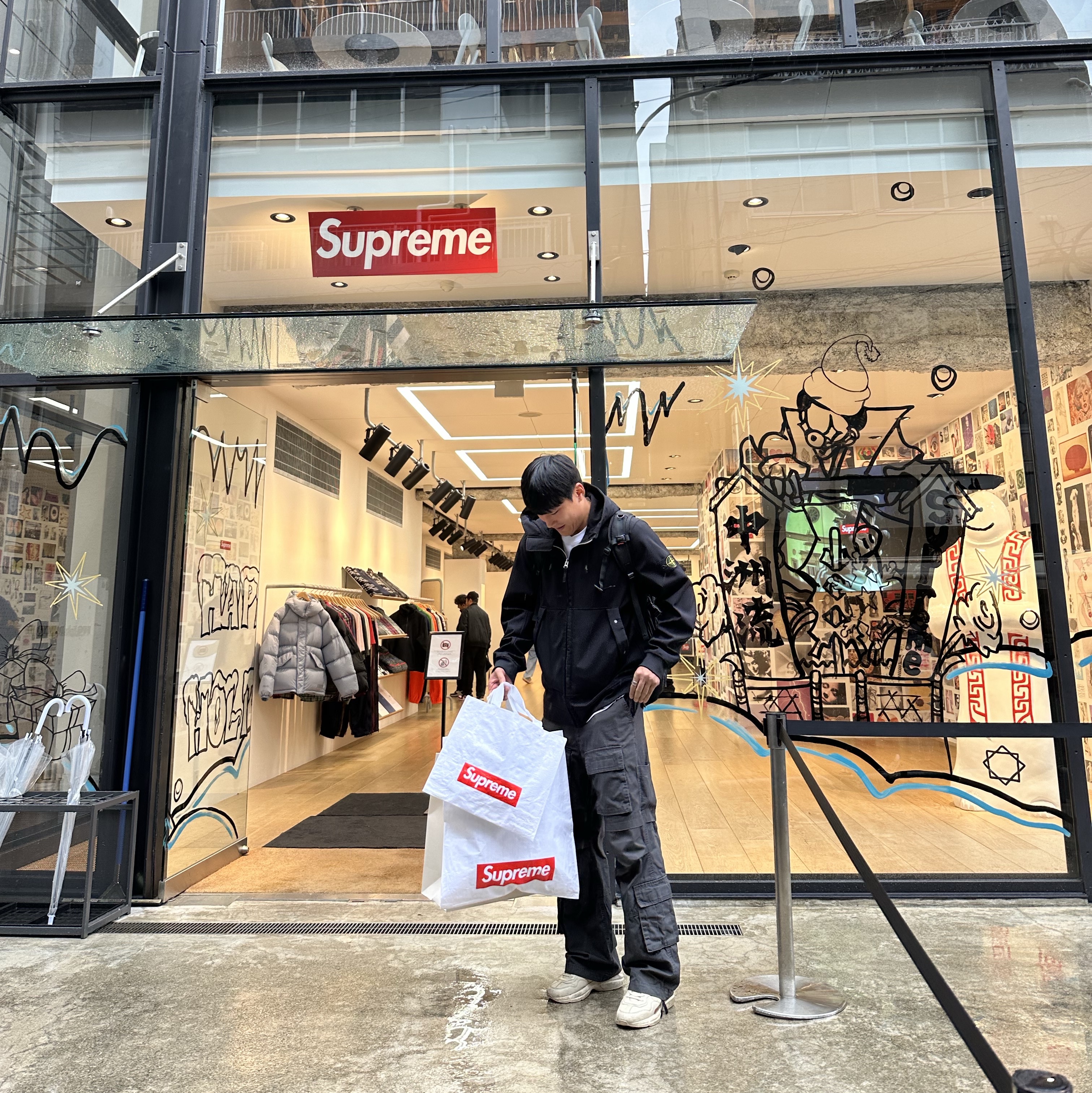 Stone Island Q0122 Soft Shell-R_E.Dye Technology Jacket Black - 20FW, Supreme Polartec Facemask Half Zip Hooded Sweatshirt Black - 24FW 착용 스타일