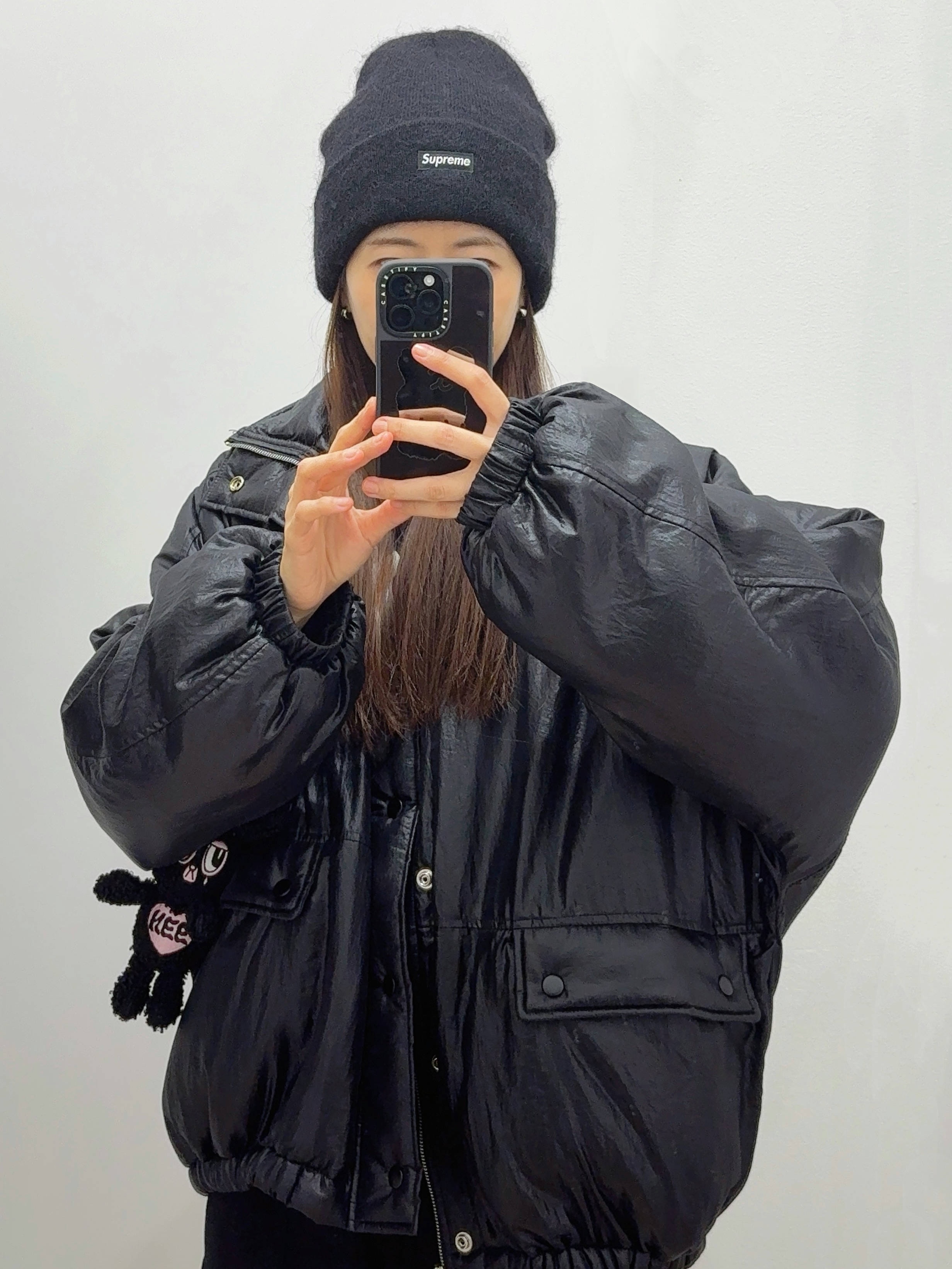 Supreme Mohair Beanie Black - 23FW, Youhee Delli Keyring Black 착용 스타일 - 2