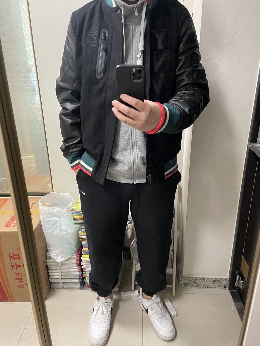 Jordan 1 x Travis Scott Retro Low OG SP Mocha, Nike Liverpool FC Air Destroyer Jacket Black 착용 스타일 - 3