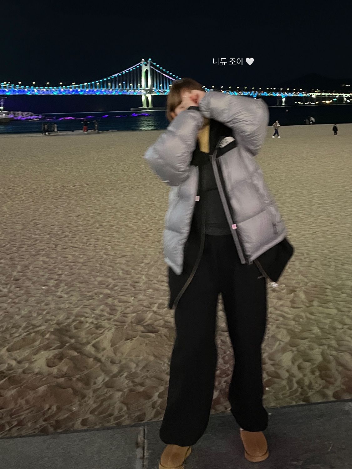 (W) UGG Tasman Slipper Chestnut, The North Face White Label Novelty Nuptse Down Jacket Heather Gray 착용 스타일
