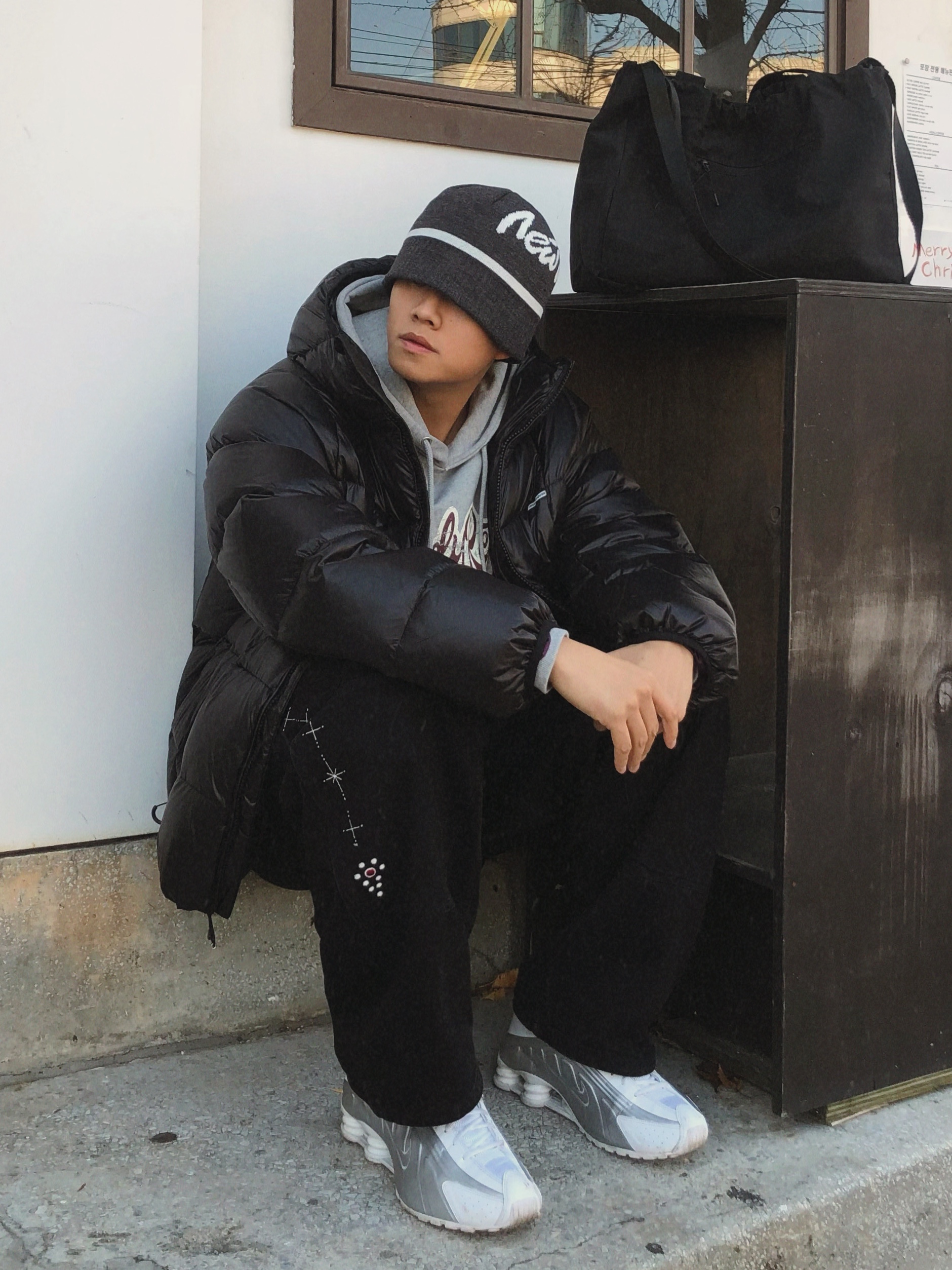 Thevinylhouse Hooded Duck Down Jacket Black, (W) Nike Shox R4 White Metallic Silver 착용 스타일 - 2