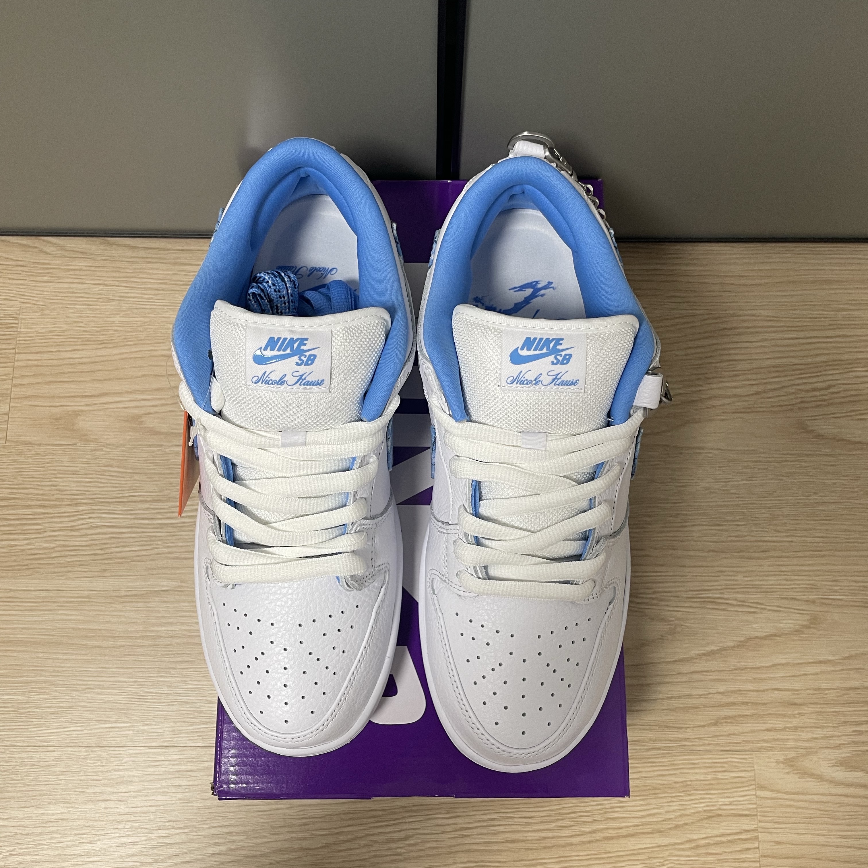 Nike x Nicole Hause SB Dunk Low Pro White and University Blue 착용 스타일 - 4