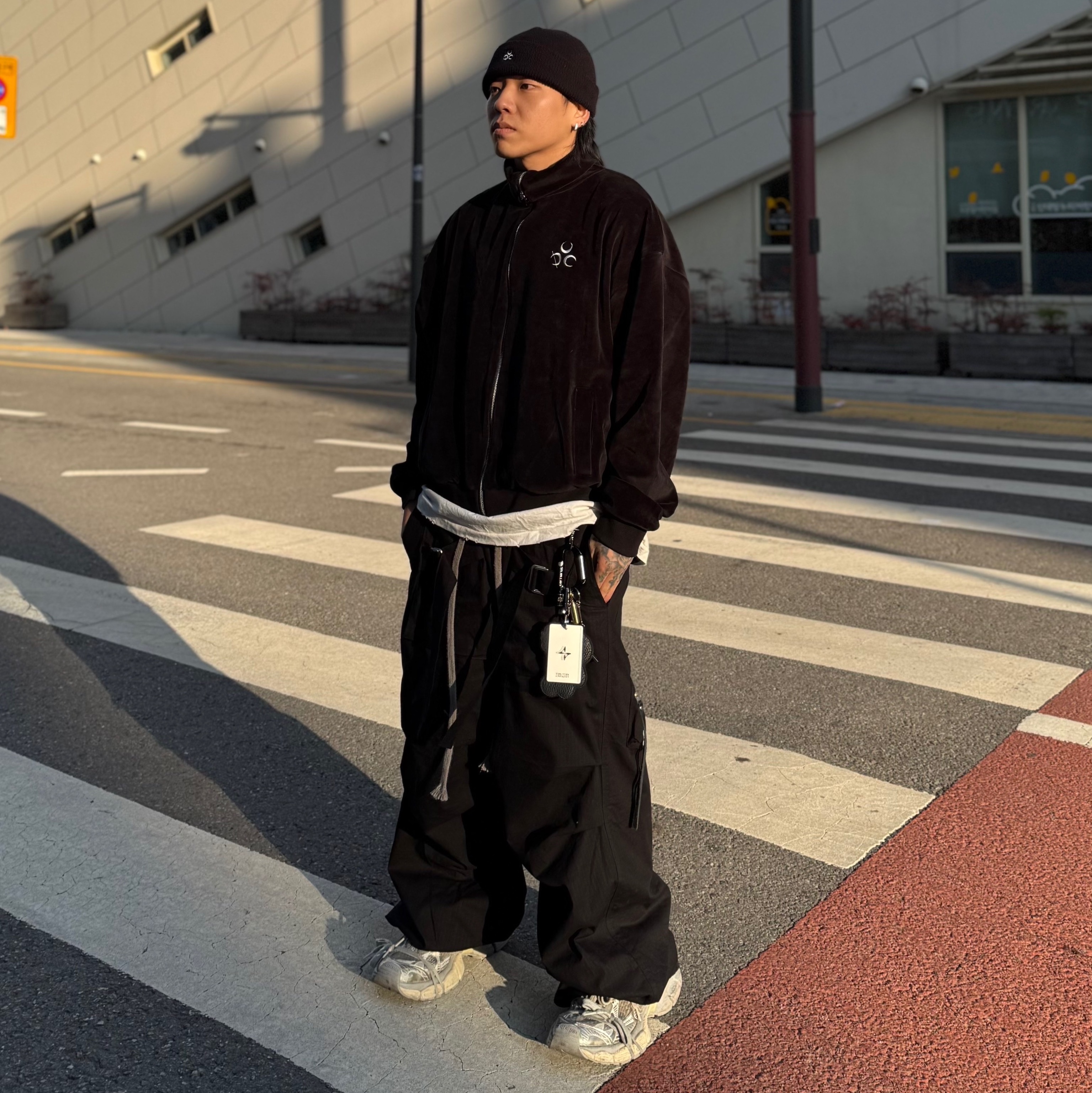 Wapworks Wide Safety Cargo Pants Black, Balenciaga 3XL Sneakers Light Beige 착용 스타일 - 3