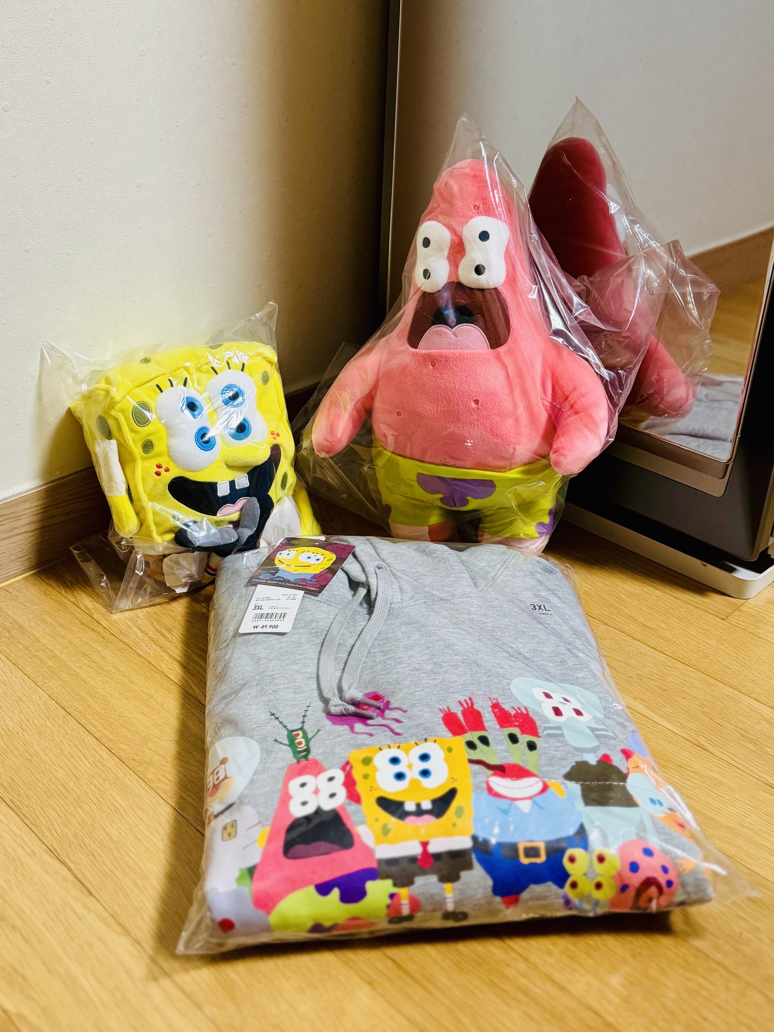 Uniqlo UT x CPFM x SpongeBob Plush Toy Patrick Star, Uniqlo UT x CPFM x SpongeBob Plush Toy SpongeBob 착용 스타일