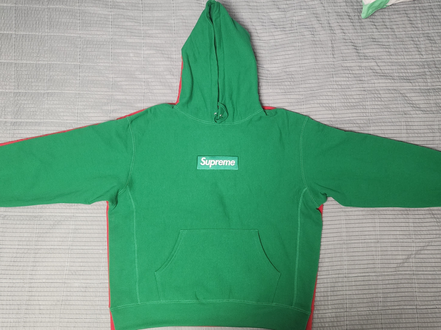Supreme Box Logo Hooded Sweatshirt Green - 24FW, Supreme Box Logo Hooded Sweatshirt Red - 23FW 착용 스타일 - 2
