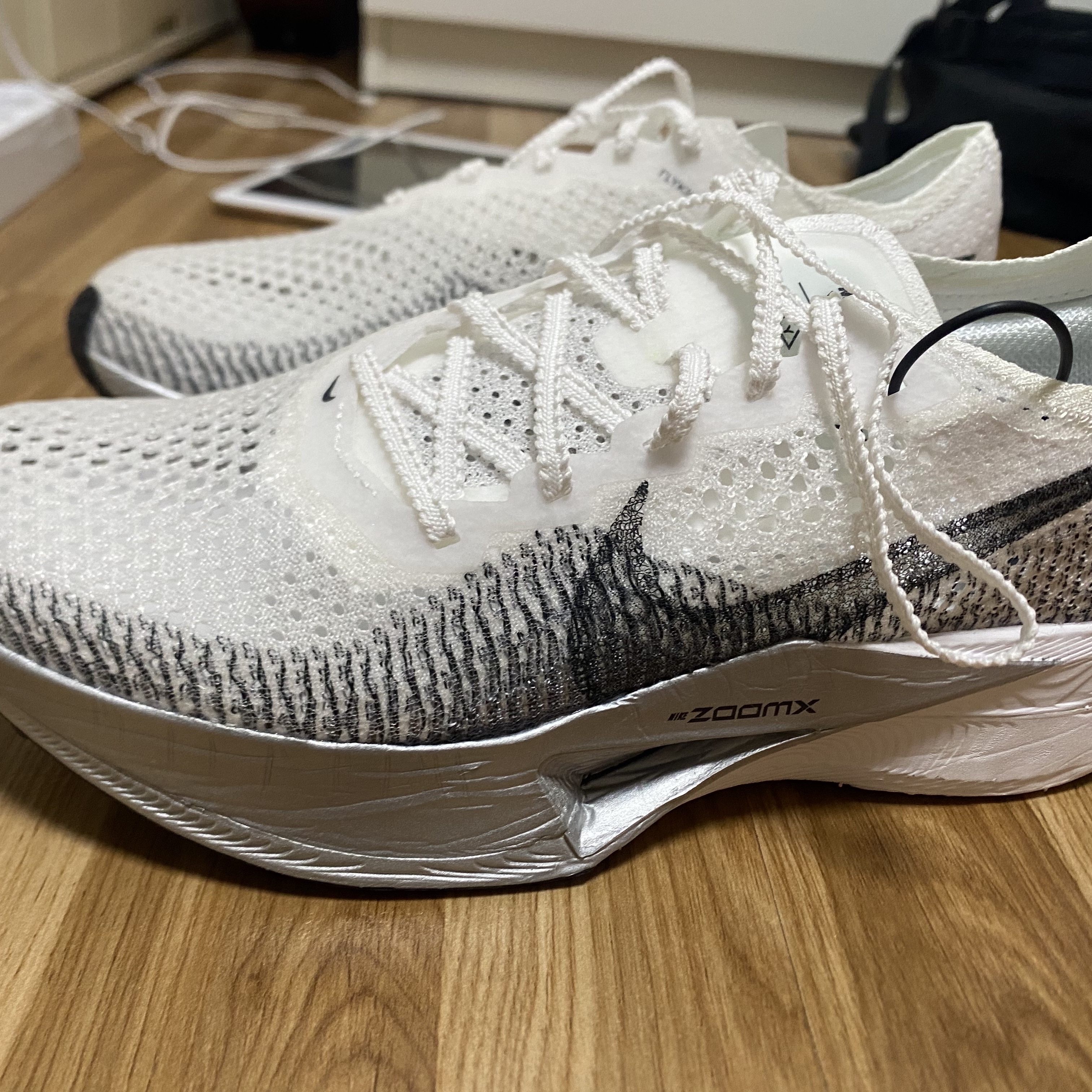 Nike ZoomX Vaporfly Next% 3 White Grey 착용 스타일
