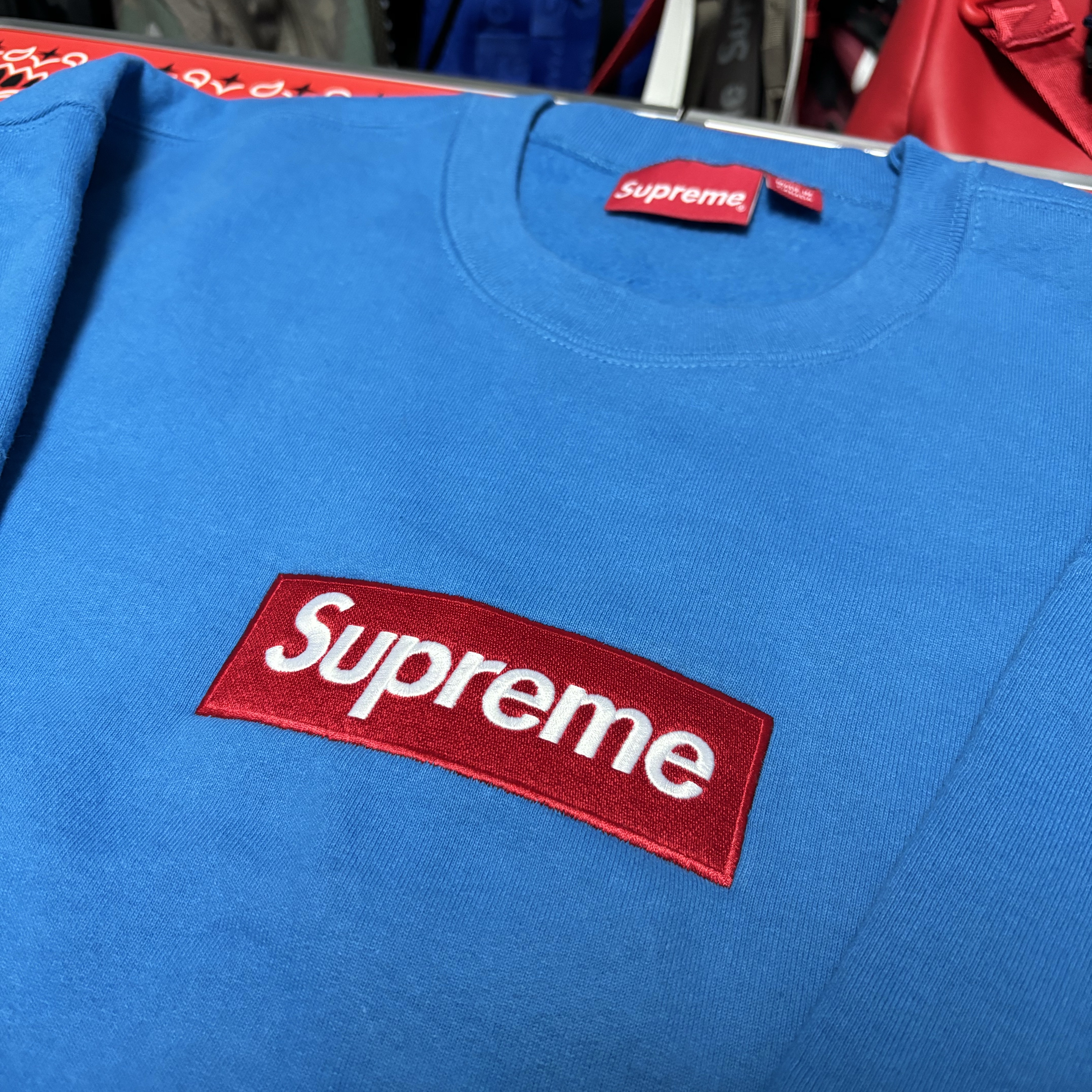Supreme Box Logo Crewneck Blue - 22FW, Supreme New Era Swarovski S Logo Beanie Woodland Camo - 21SS 착용 스타일 - 2