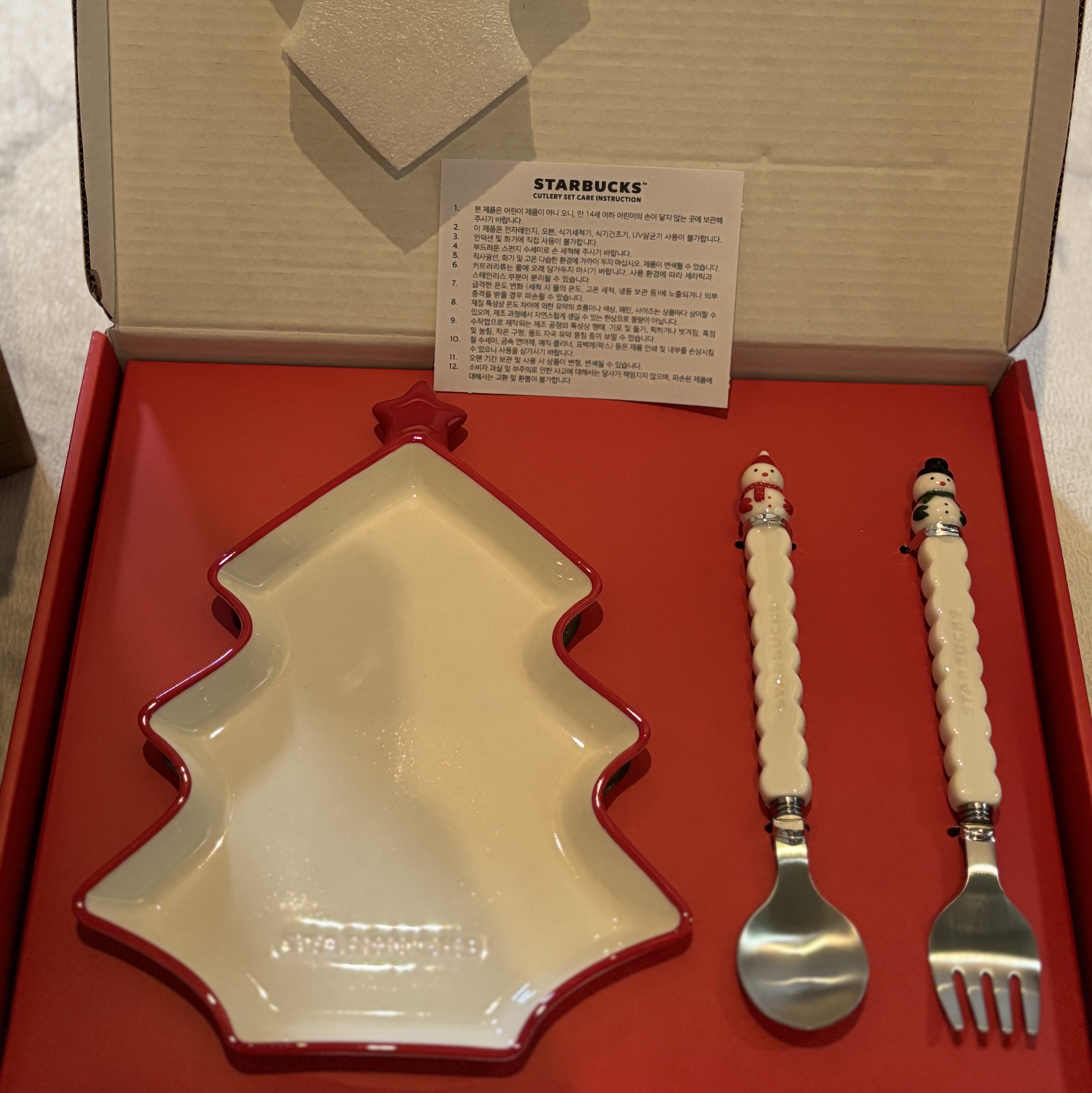 Starbucks Holiday Friends Plate & Cutlery (Set of 3) 착용 스타일 - 2