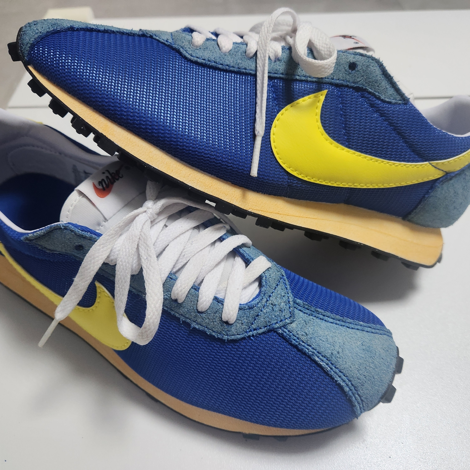 Nike LD-1000 SP Game Royal and Opti Yellow 착용 스타일