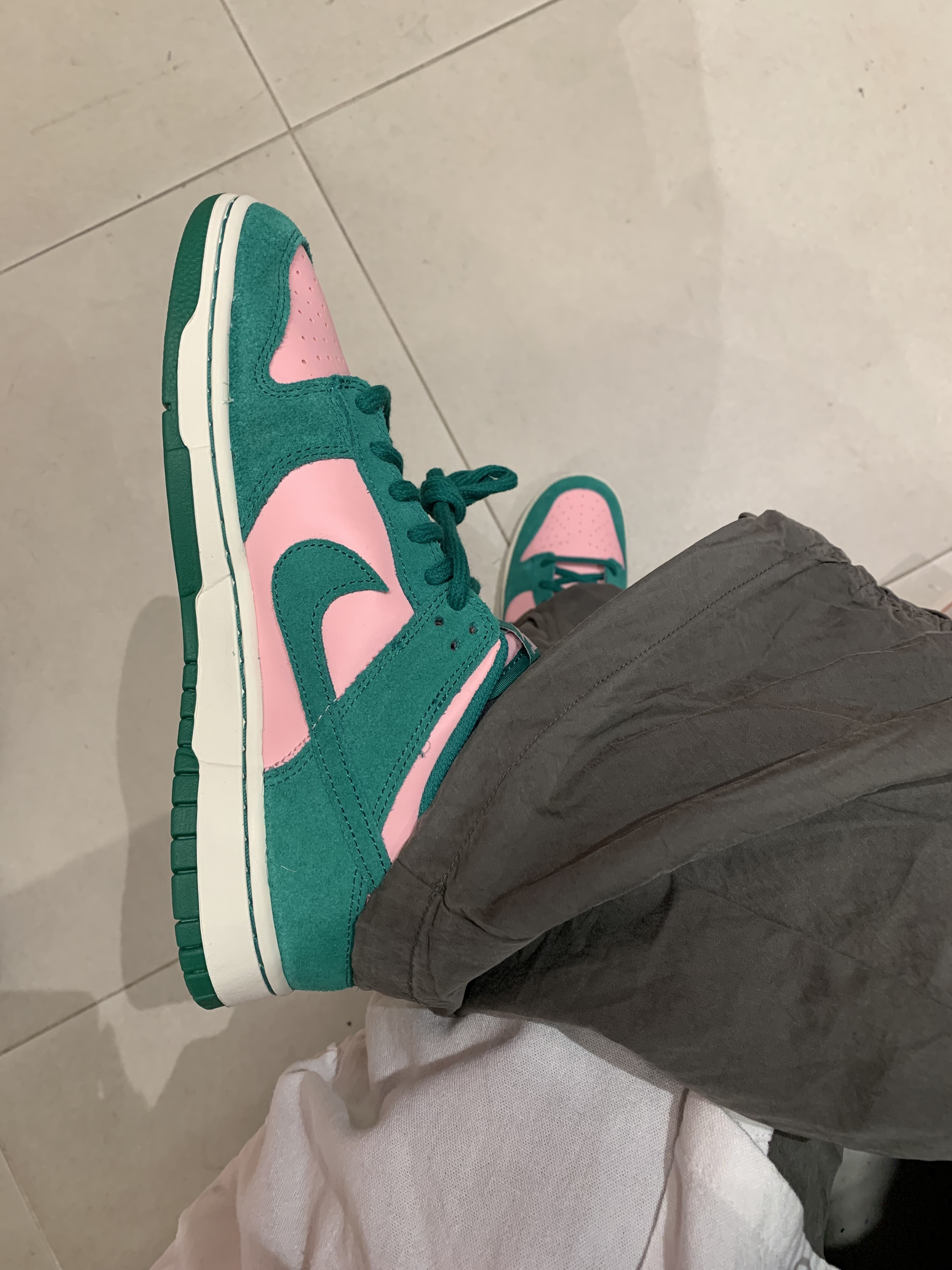 Nike Dunk Low Retro SE Medium Soft Pink Malachite 착용 스타일