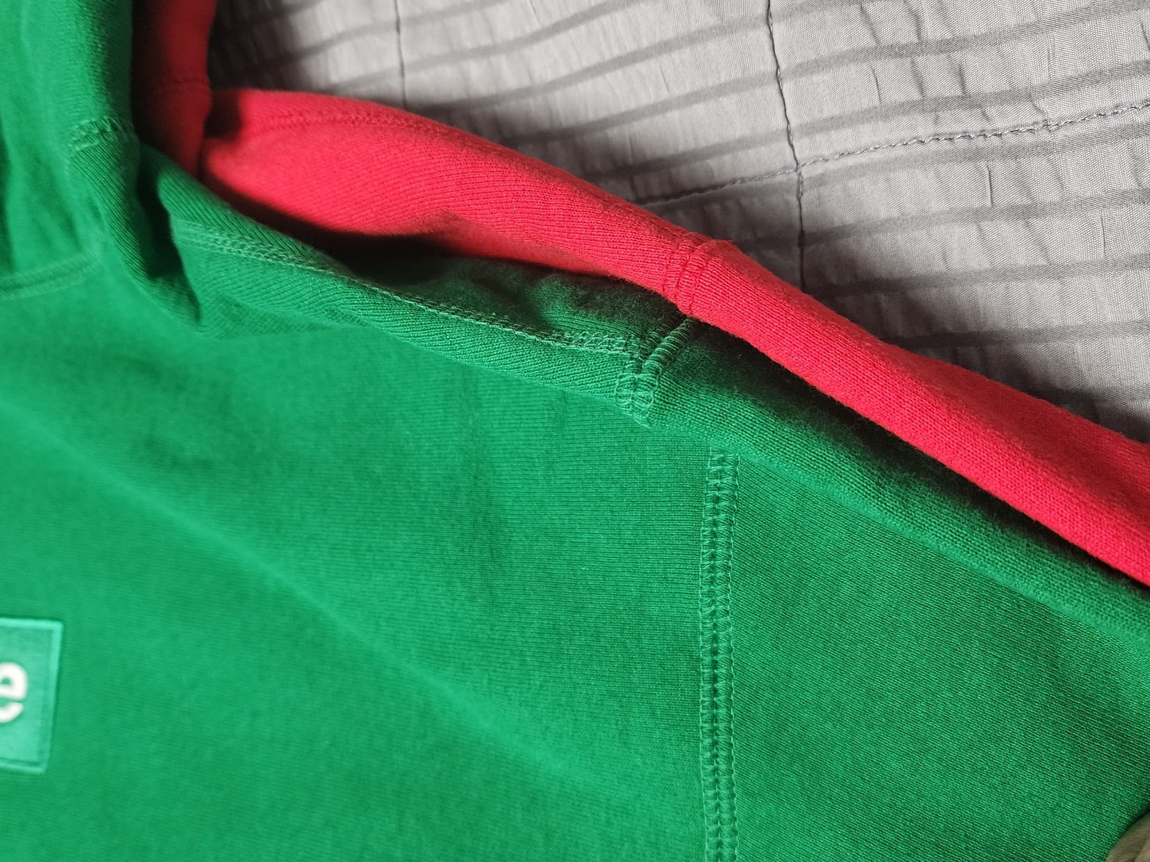 Supreme Box Logo Hooded Sweatshirt Green - 24FW, Supreme Box Logo Hooded Sweatshirt Red - 23FW 착용 스타일 - 4