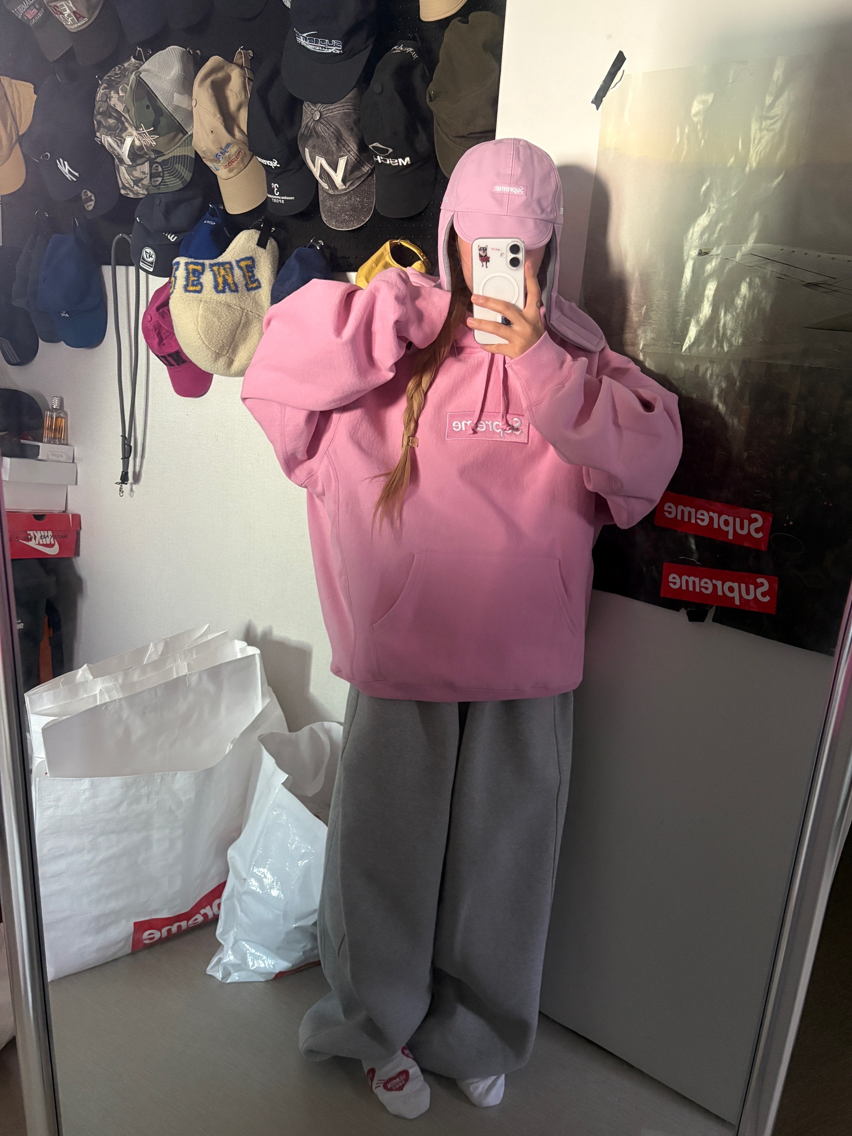 Supreme Box Logo Hooded Sweatshirt Dusty Pink - 24FW, Supreme Gore-Tex Earflap Cap Mauve - 23FW 착용 스타일