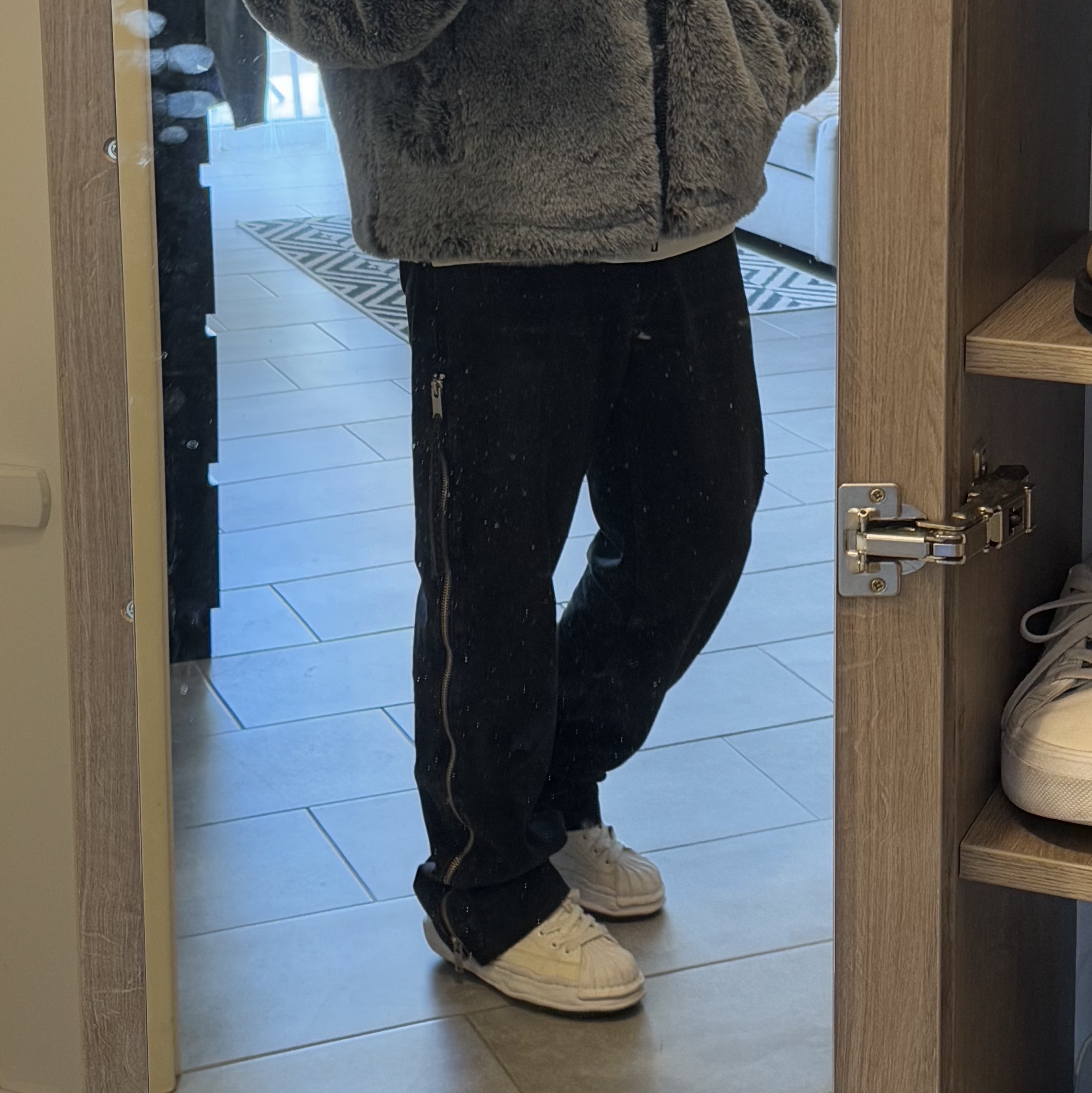 Maison Mihara Yasuhiro Blakey OG Sole Canvas Low-top Sneakers White 착용 스타일 - 2